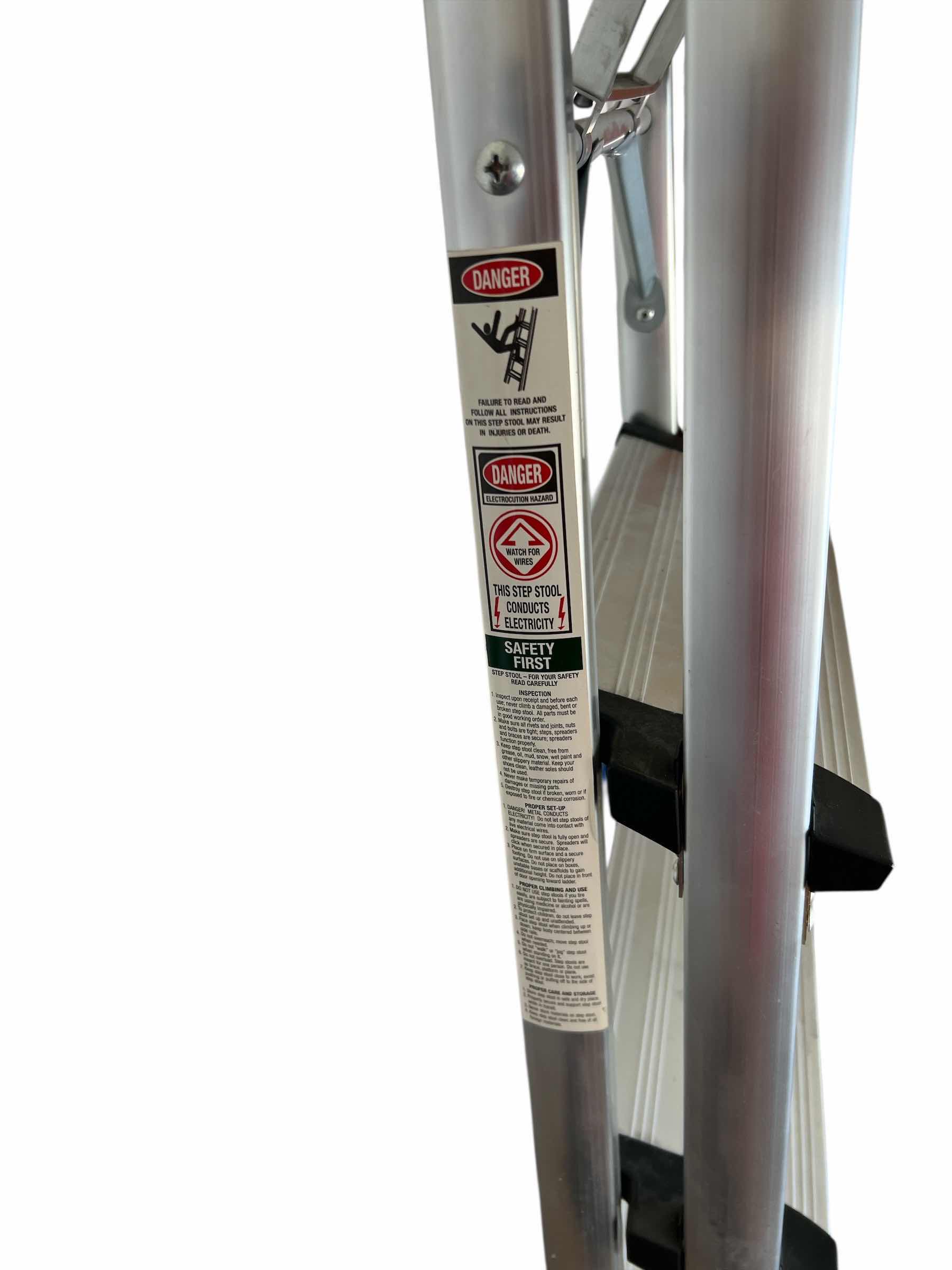 Photo 1 of POLDER - 5’ STEP LADDER
