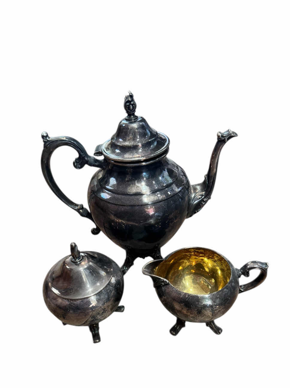 Photo 1 of 65
VINTAGE ANTIQUE WM ROGERS SILVER TEAPOT WITH SUGAR AND CREAMER SET, COLLECTABLE, HOME DECOR, HOME ESSENTIALS 

TEAPOT
H9”