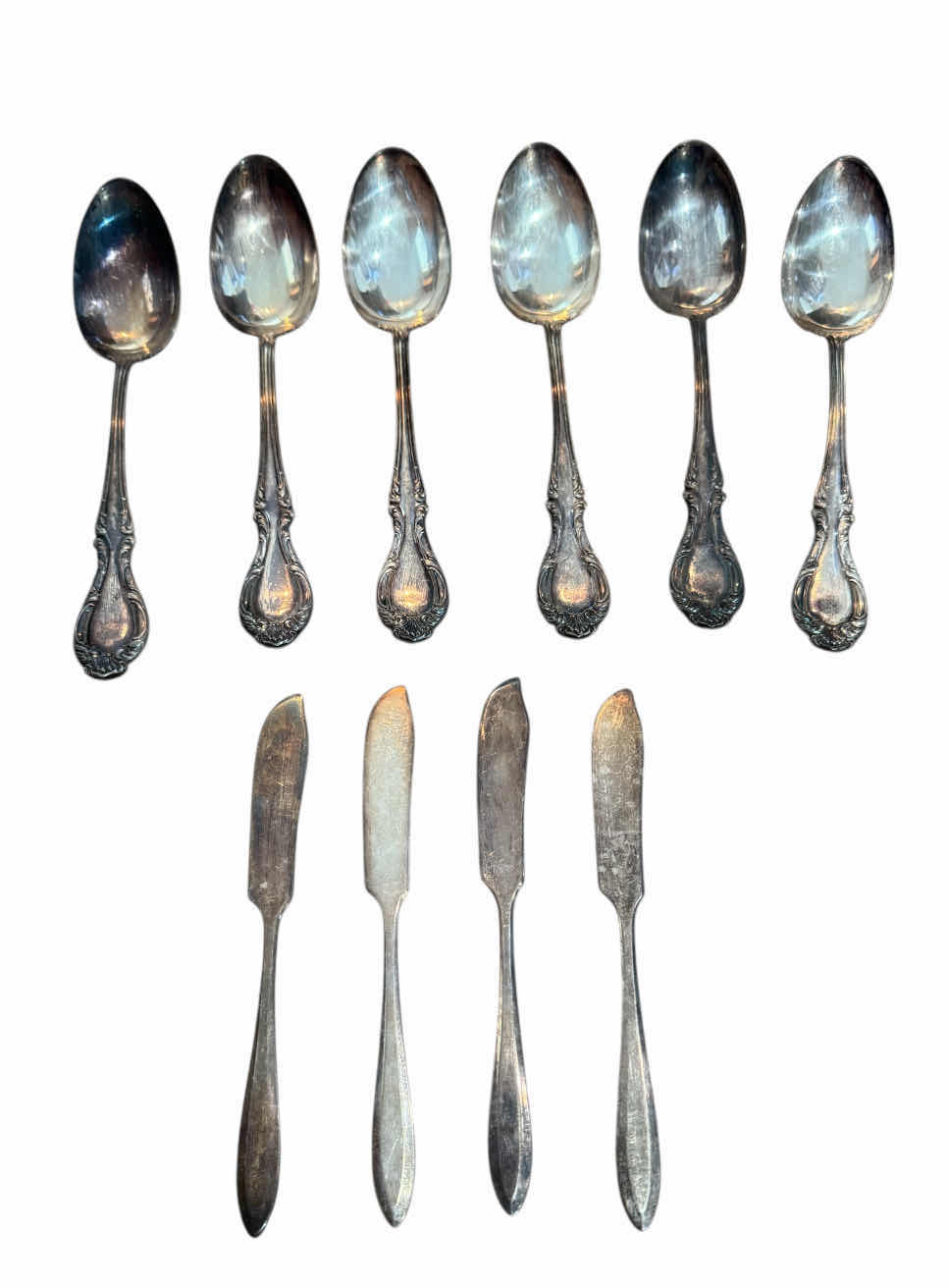Photo 1 of 60
VINTAGE ANTIQUE ASSORTED SILVERWARE, SPOONS, BUTTER/SPREAD KNIVES, MINIATURE PITCHER, R. WALLACE SILVER, COLLECTABLE, HOME DECOR, HOME ESSENTIALS

PITCHER
H5.5”