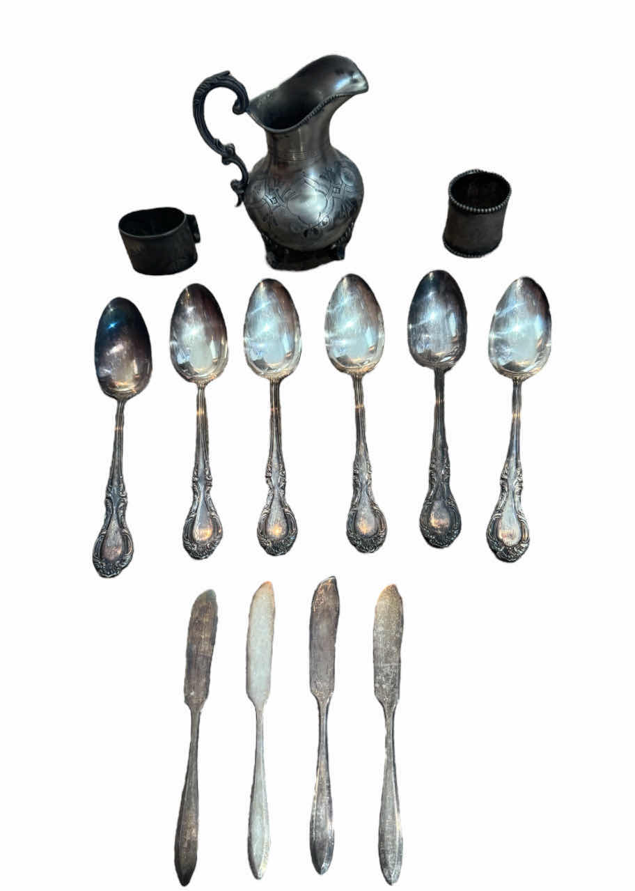 Photo 1 of 60
VINTAGE ANTIQUE ASSORTED SILVERWARE, SPOONS, BUTTER/SPREAD KNIVES, MINIATURE PITCHER, R. WALLACE SILVER, COLLECTABLE, HOME DECOR, HOME ESSENTIALS

PITCHER
H5.5”