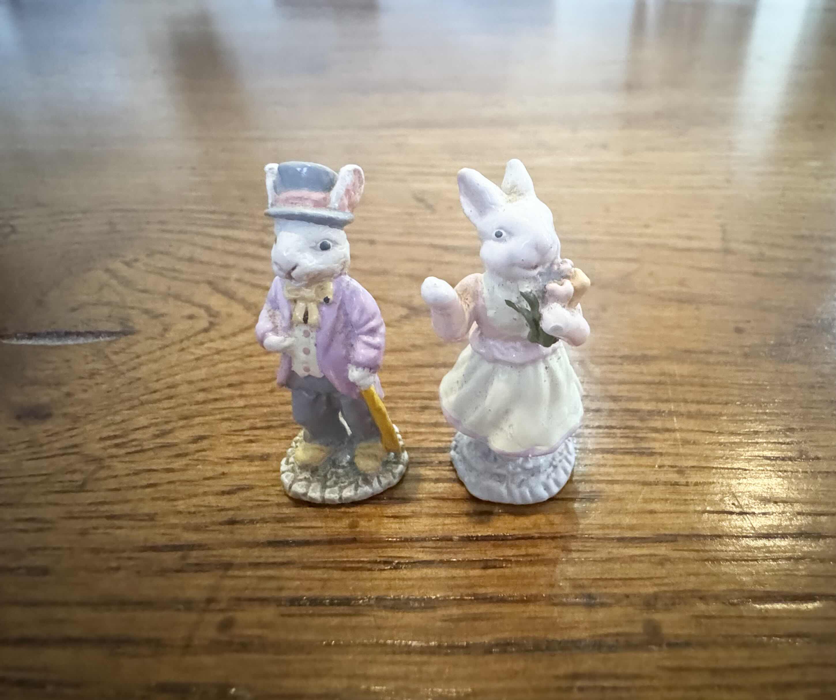 Photo 1 of 120
VINTAGE ASSORTED MINIATURE FIGURINES, PETER RABBIT, TEDDY BEAR, RABBIT, WOOD, CERAMIC, AND RESIN. COLLECTABLE, ART COLLECTION, HOME DECOR

PETER RABBIT 
H2.5”