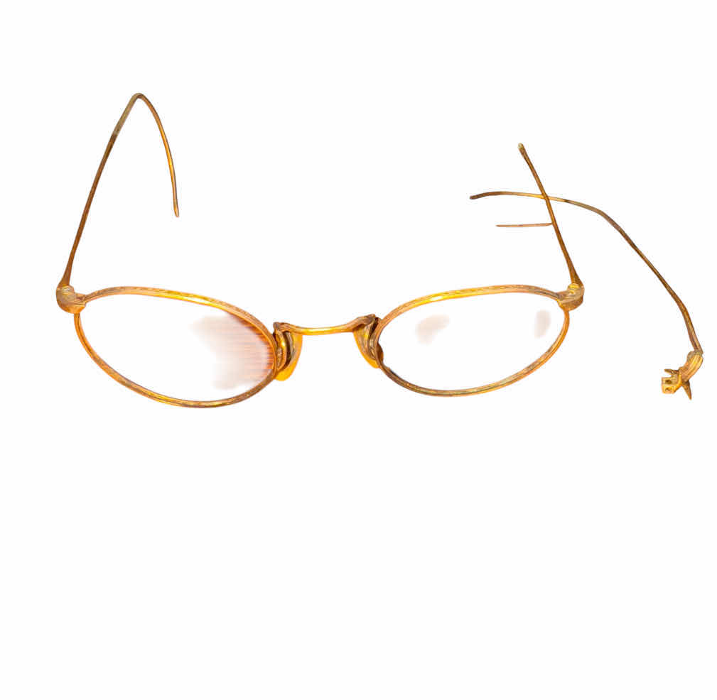 Photo 1 of 120
ANTIQUE VINTAGE GOLD GLASSES DAMAGED, WITH REPLACEMENT ARMBAND/EARPIECE AND BOX. NO LENSES


BOX
3.5” X 5” X H1.5”