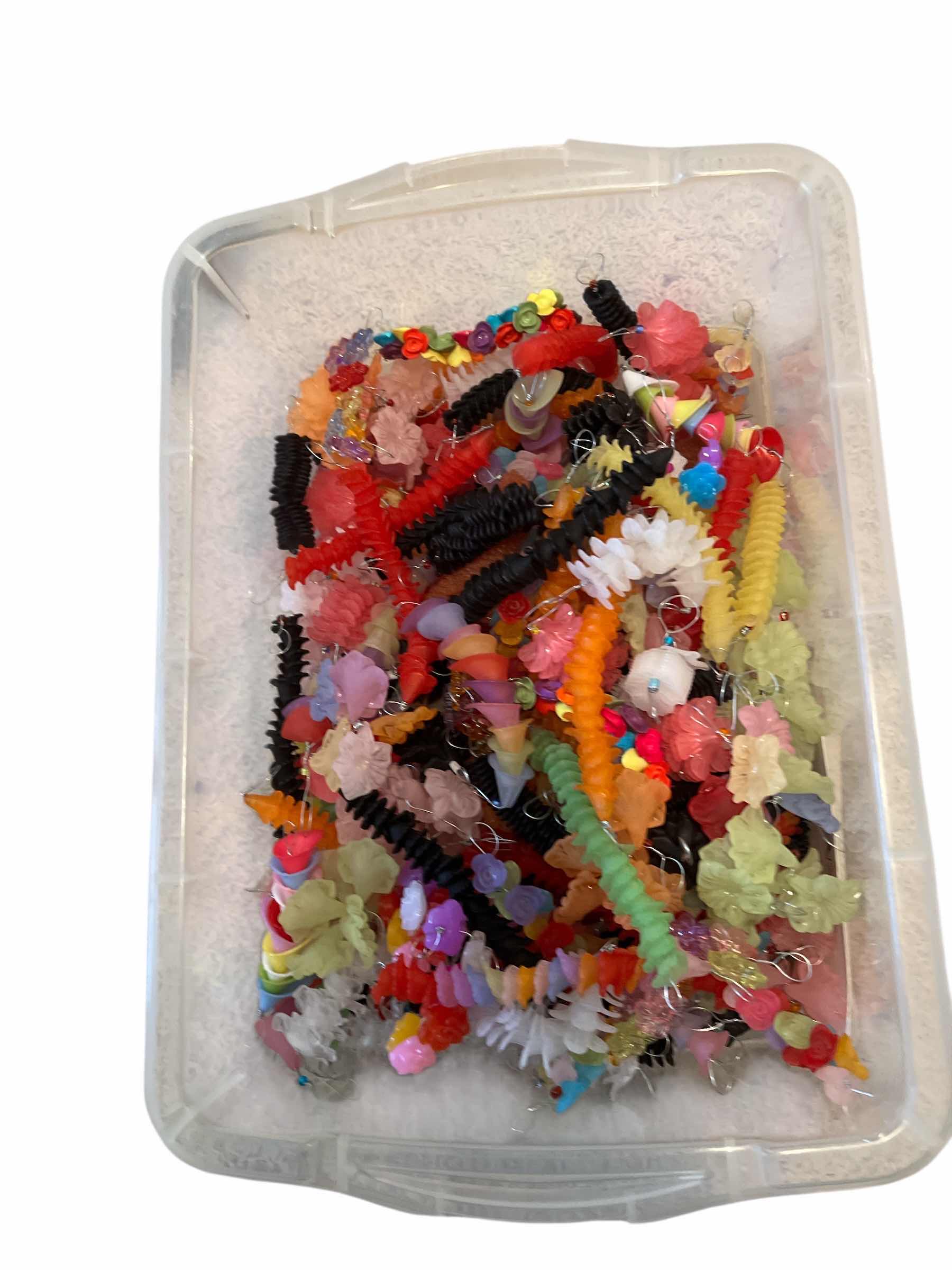 Photo 1 of TOTE OF PLASTIC BEADS FOR JEWELRY MAKING - ON SKIENS - LARGE SELECTION OF COLORS AND SHAPES