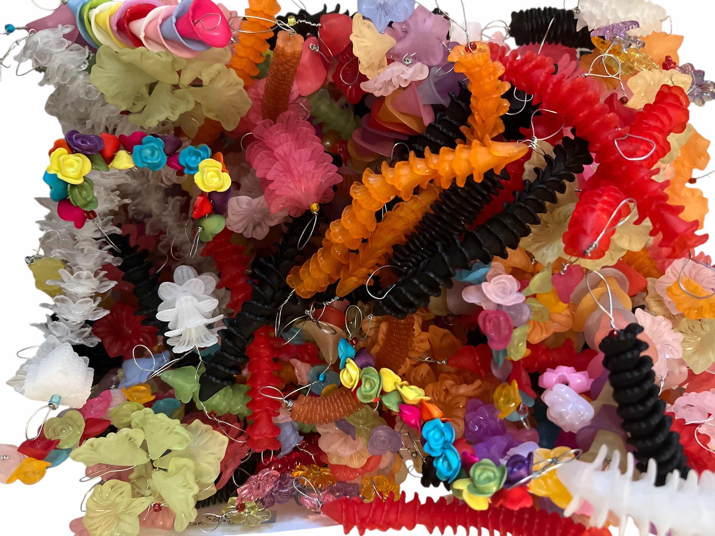 Photo 1 of TOTE OF PLASTIC BEADS FOR JEWELRY MAKING - ON SKIENS - LARGE SELECTION OF COLORS AND SHAPES
