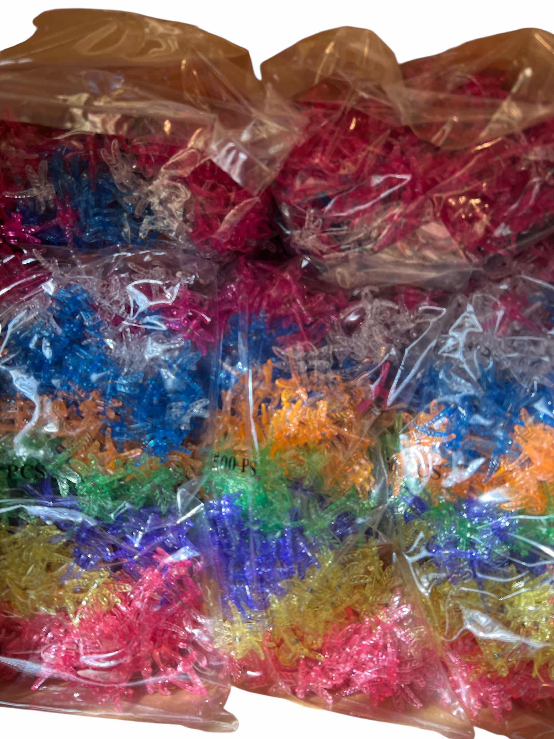 Photo 1 of CASE OF BAGS OF PLASTIC DRAGONFLY PLANT CLIP FLORIST. FLORAL