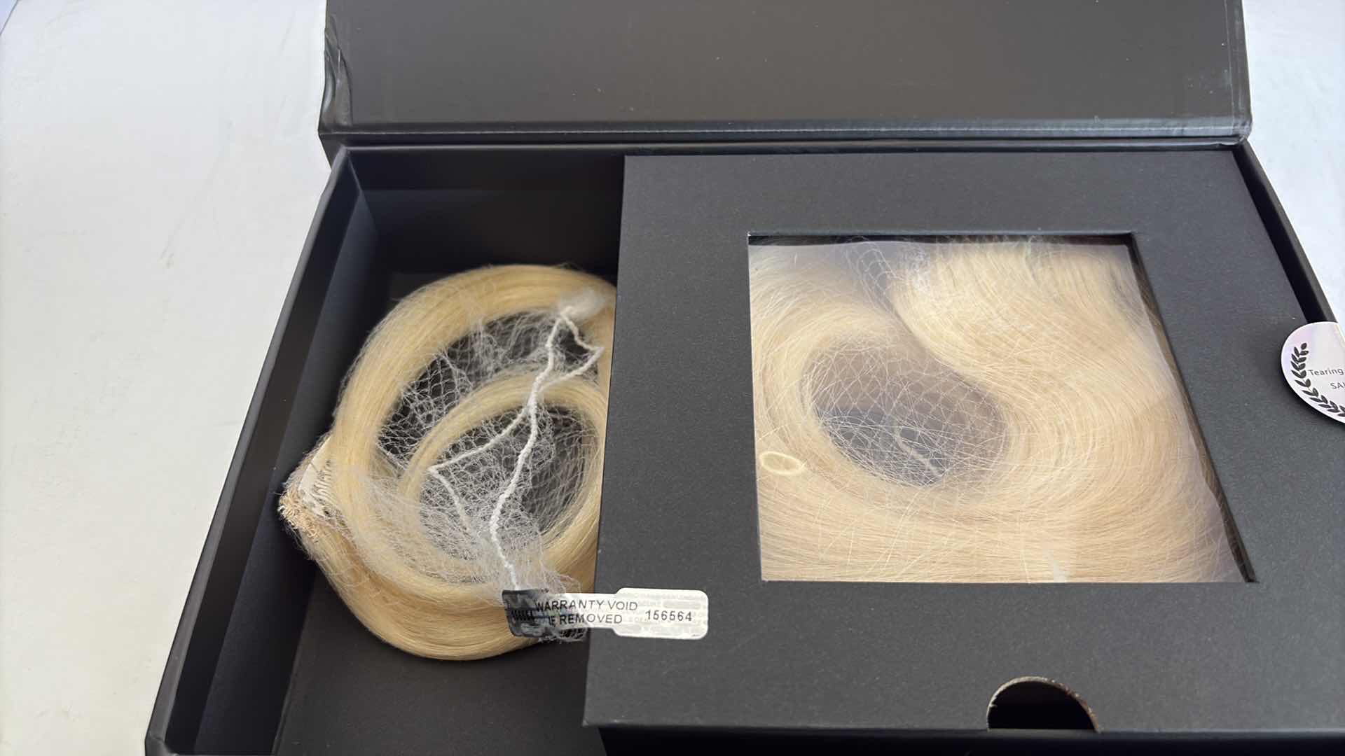 Photo 1 of SALONPRO CHRISTIAN REMY PRO SEAM CLIP IN HAIR EXTENSIONS 22” 220g “ CRÈME BLONDE”
