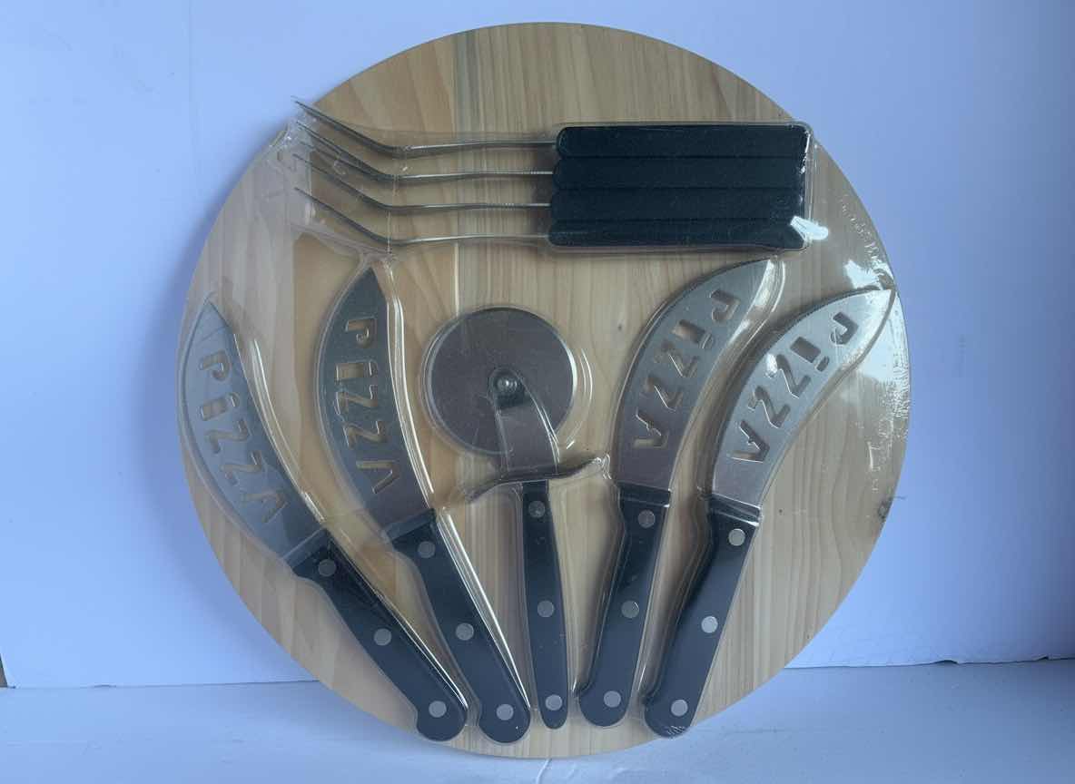 Photo 1 of NEW PIZZA CUTTING AND SERVING SET 12”
