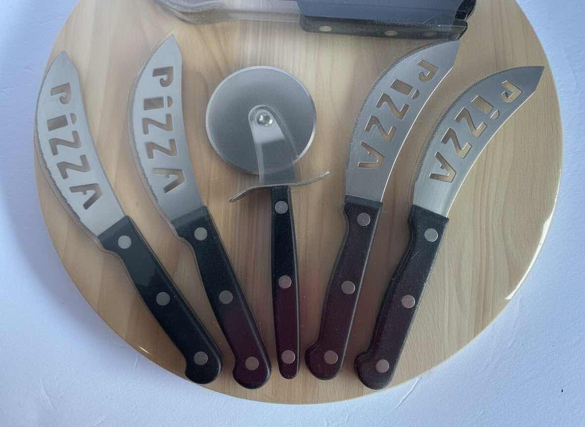 Photo 1 of NEW PIZZA CUTTING AND SERVING SET 12”