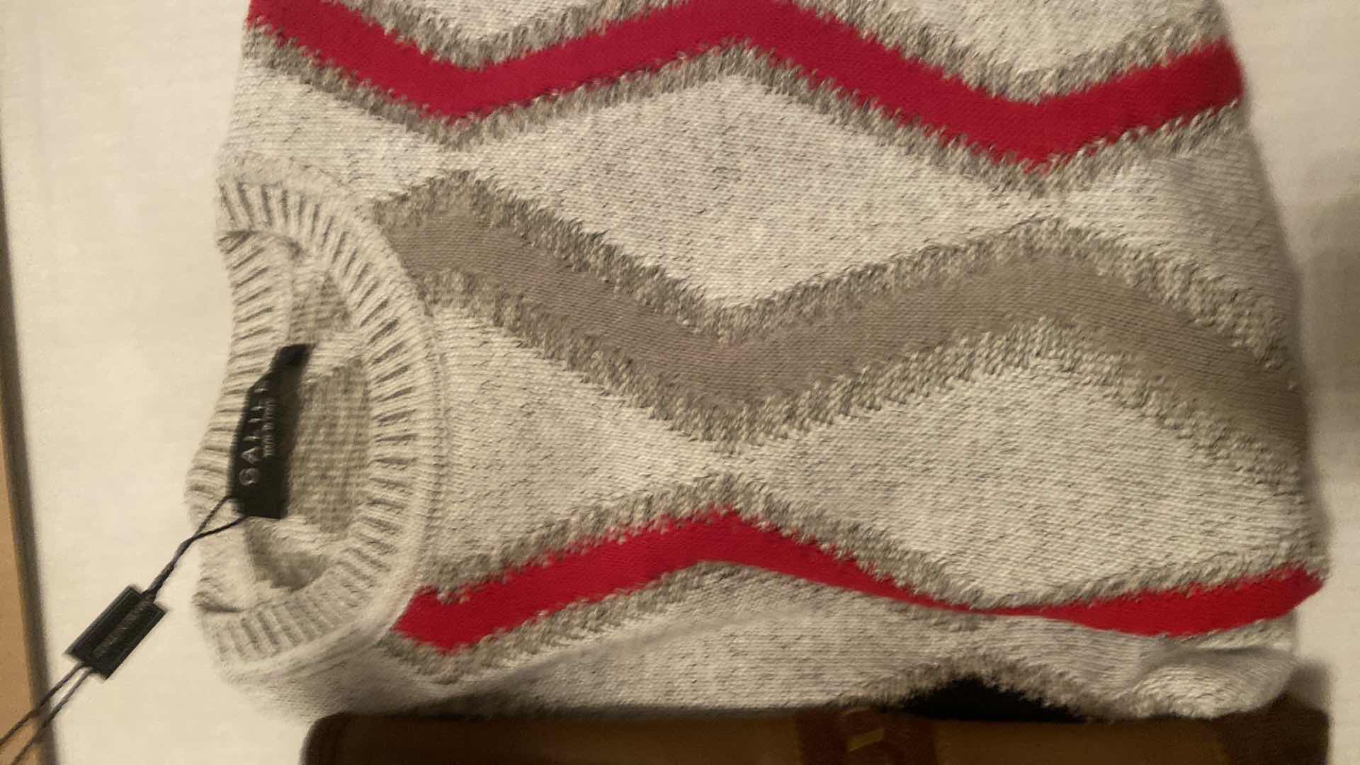 Photo 1 of 3 - NEW DESIGNER SWEATERS MENS SIZE XL (2 WITH TAGS)