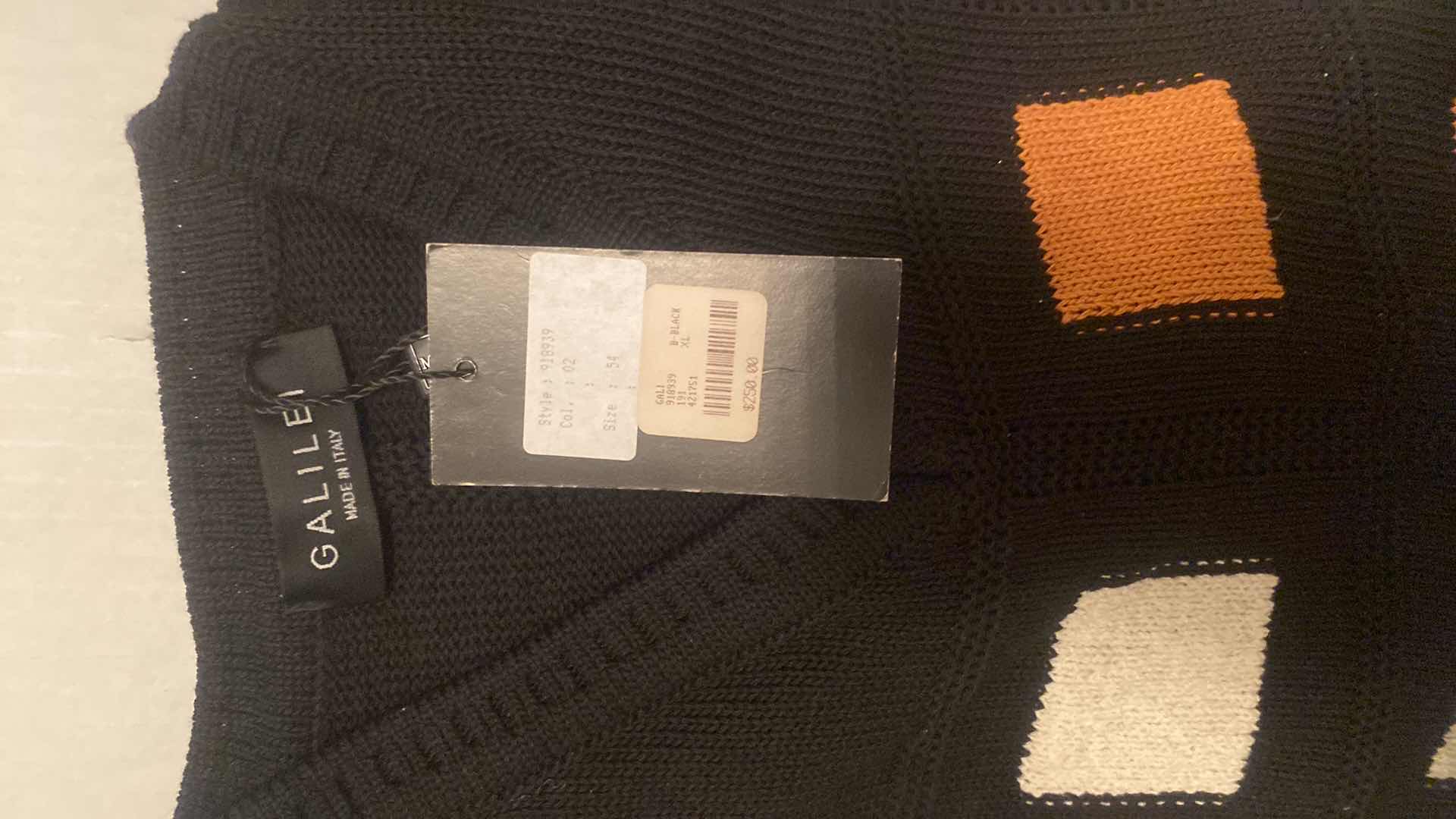 Photo 1 of 3 - NEW DESIGNER SWEATERS MENS SIZE XL (2 WITH TAGS)