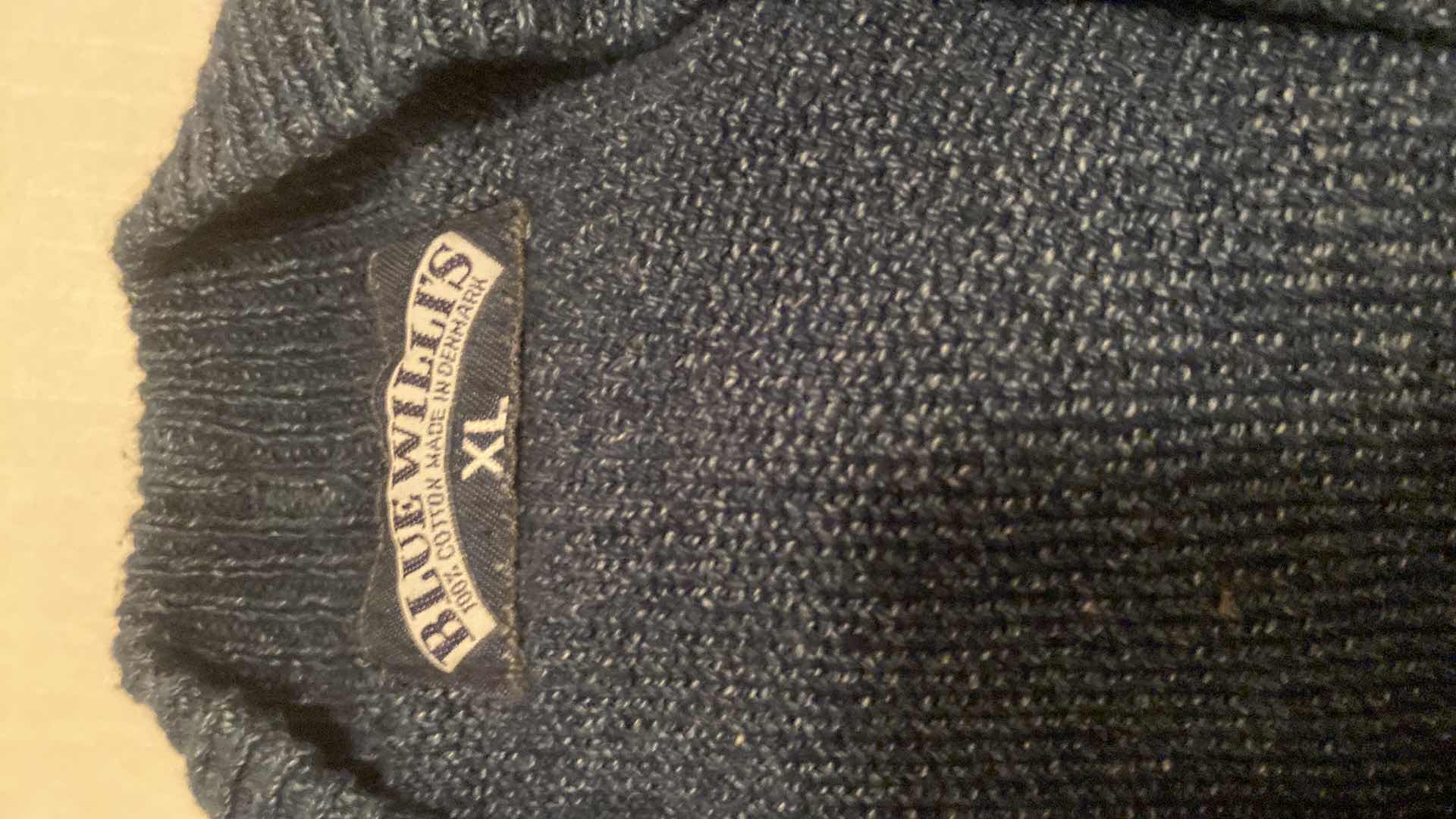 Photo 1 of 2 - DESIGNER SWEATERS MENS SIZE XL ( NO TAGS)