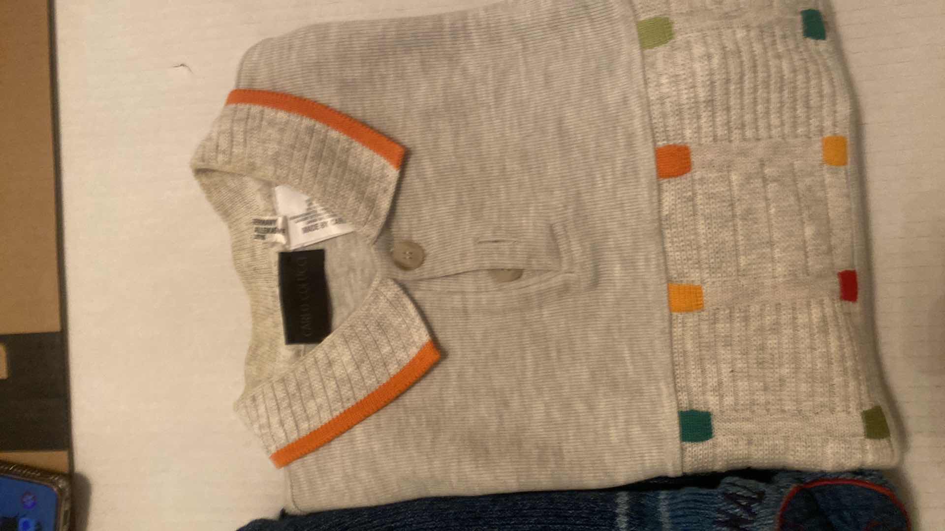 Photo 1 of 2 - DESIGNER SWEATERS MENS SIZE XL ( NO TAGS)