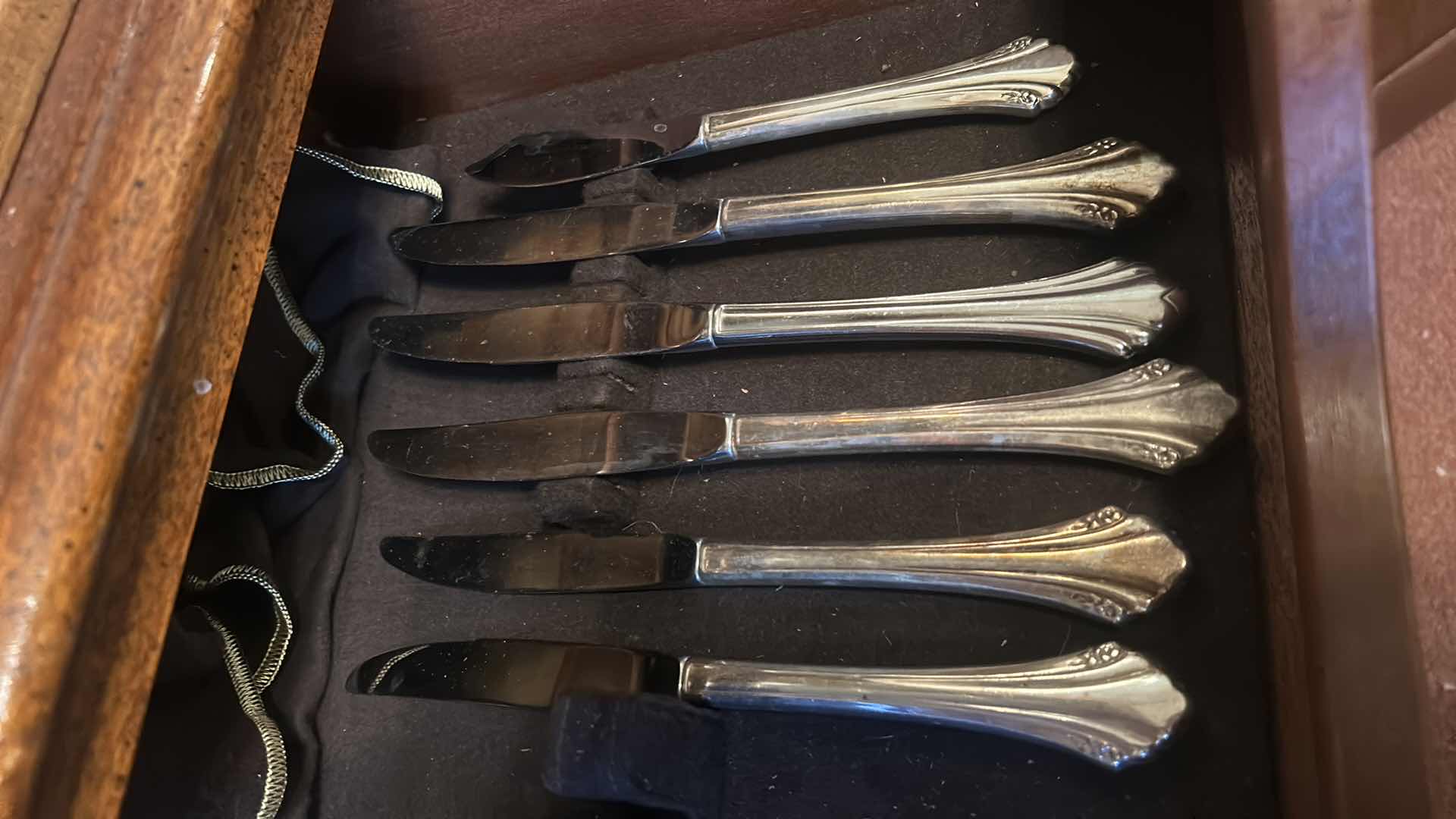 Photo 1 of 50 PC COMMUNITY ONEIDA FLATWARE