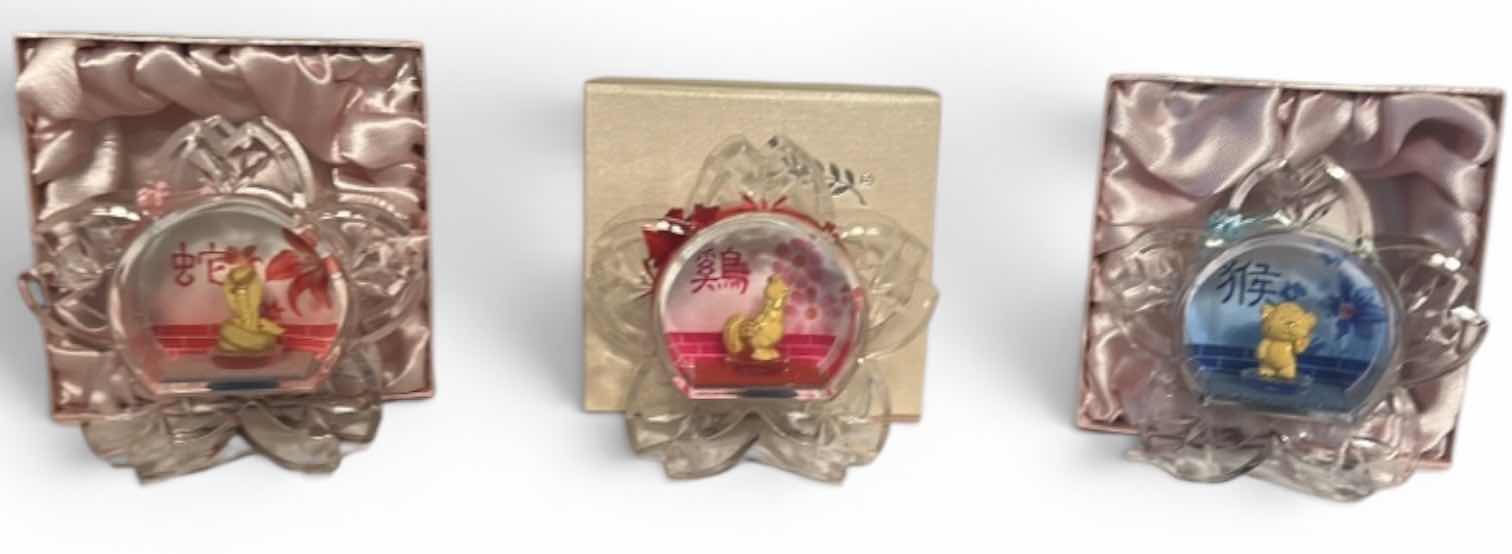 Photo 1 of SMALL ASIAN COLLECTIBLES H3.5”