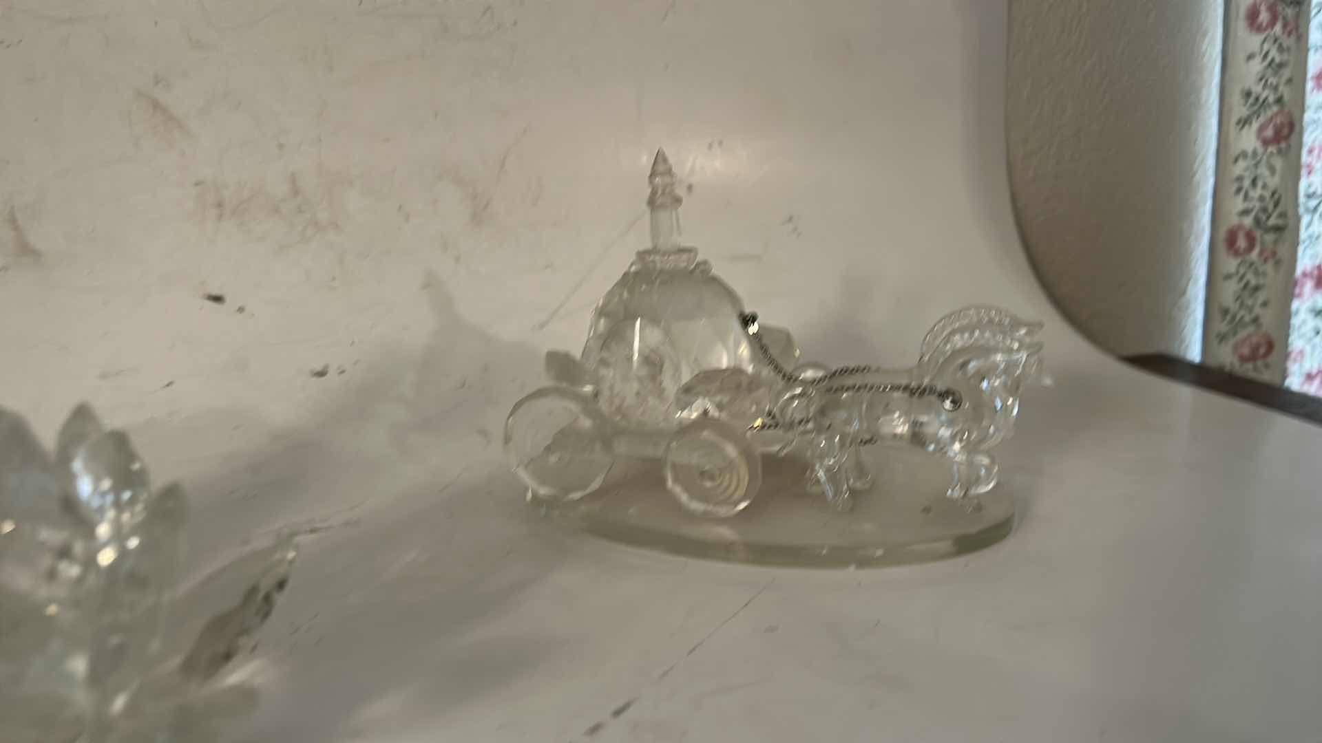 Photo 1 of SHANNON CRYSTAL BY GODINGER CINDERELLAS CARRIAGE H4”,CRYSTAL FLOWER