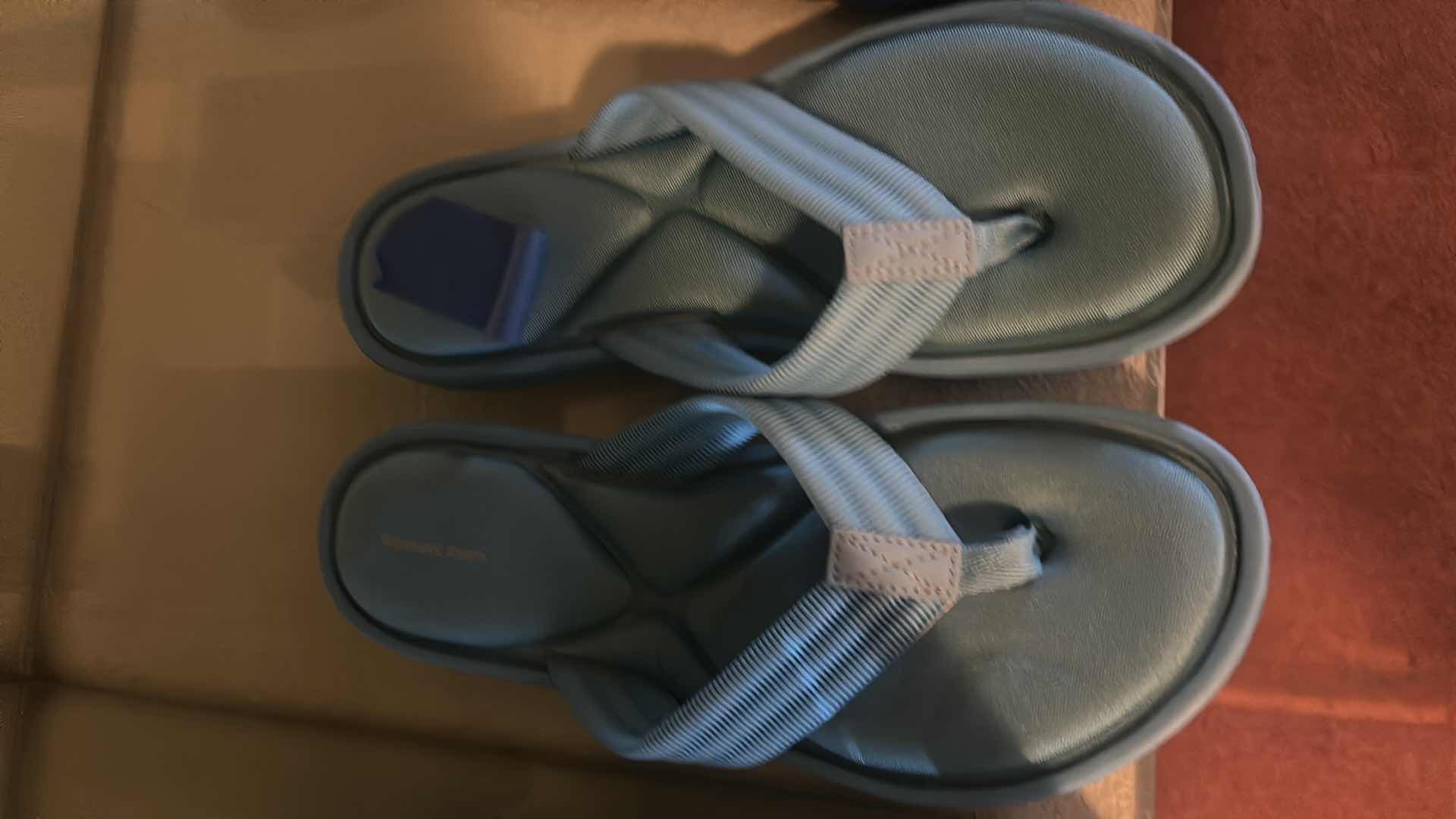 Photo 1 of 3 PAIRS FLIP FLOPS WOMENS 9