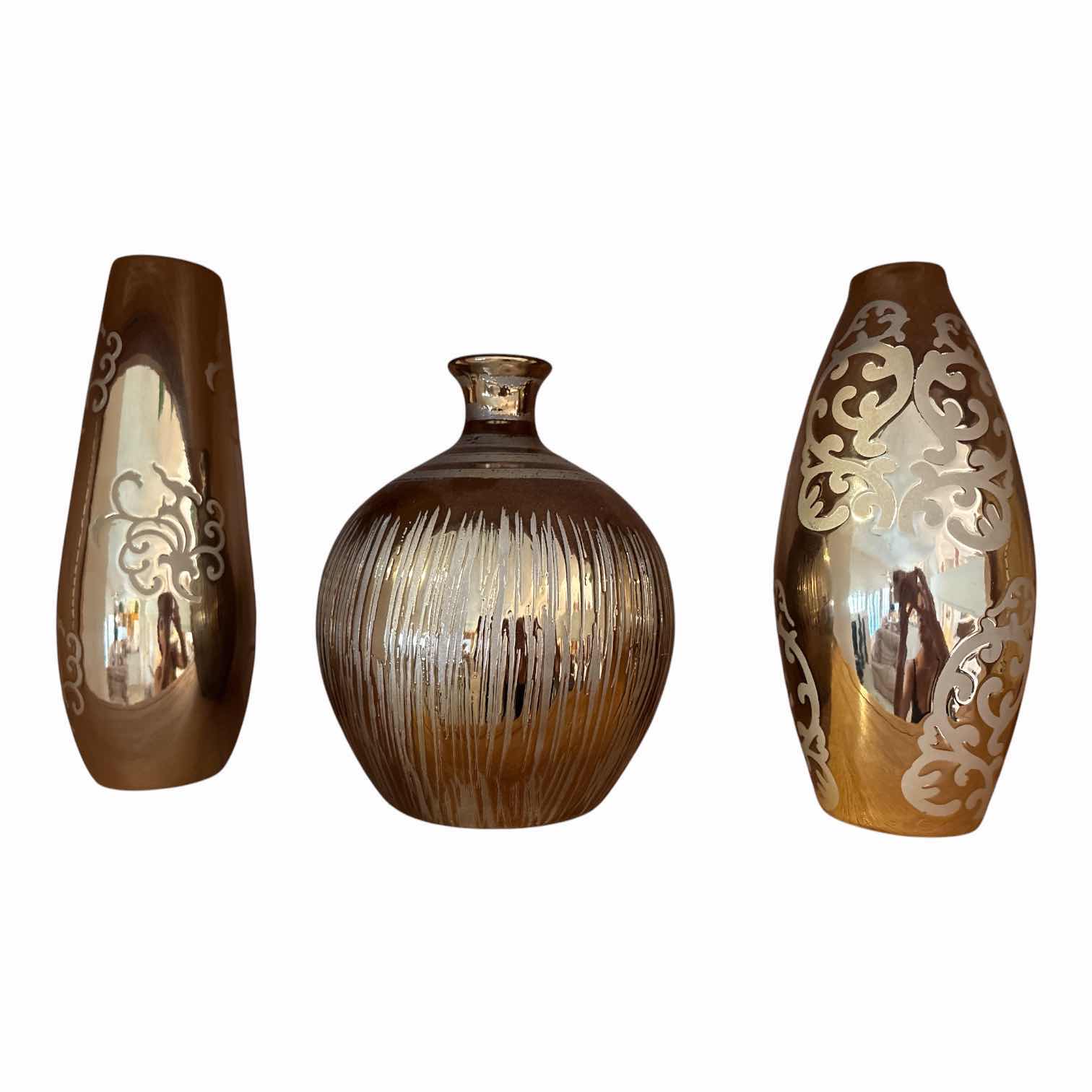Photo 1 of (3)PCS DECORATIVE GOLD ACCENT CERAMIC VASES H10”