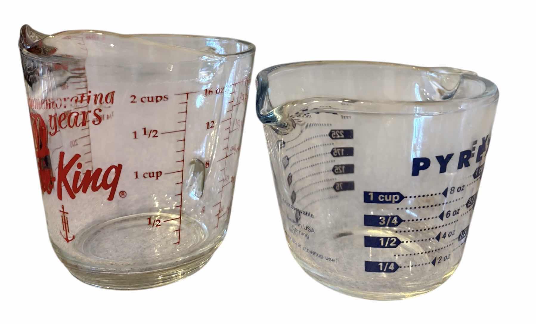 Photo 1 of 1992 VINTAGE ANCHOR HOCKING GLASS MEASURING CUP & PYREX GLASS MEASURING CUP