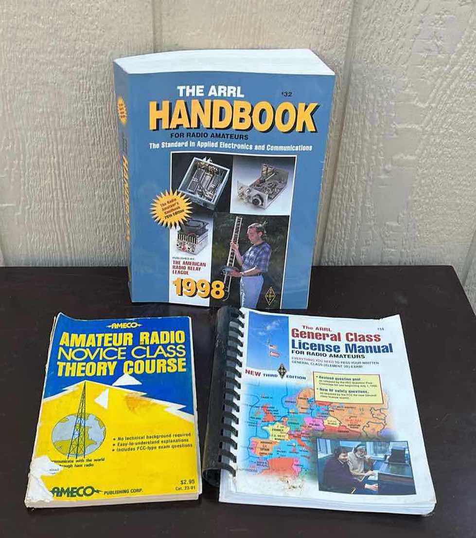 Photo 1 of VINTAGE HAM RADIO STANDARD APPLIED ELECTRONICS & COMMUNICATIONS HANDBOOK W RADIO AMATEUR THEORY COUSE