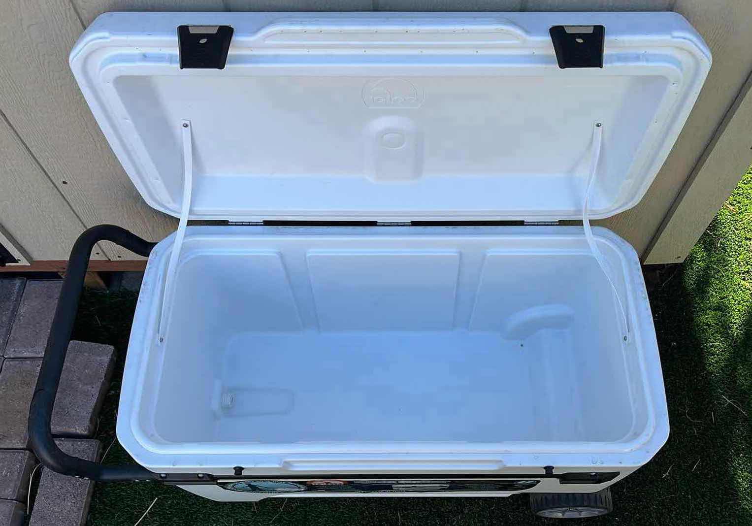 Photo 5 of IGLOO GILDE ROLLER PREMIUM COOLER ICE CHEST 110QT 40” X 18” H20”