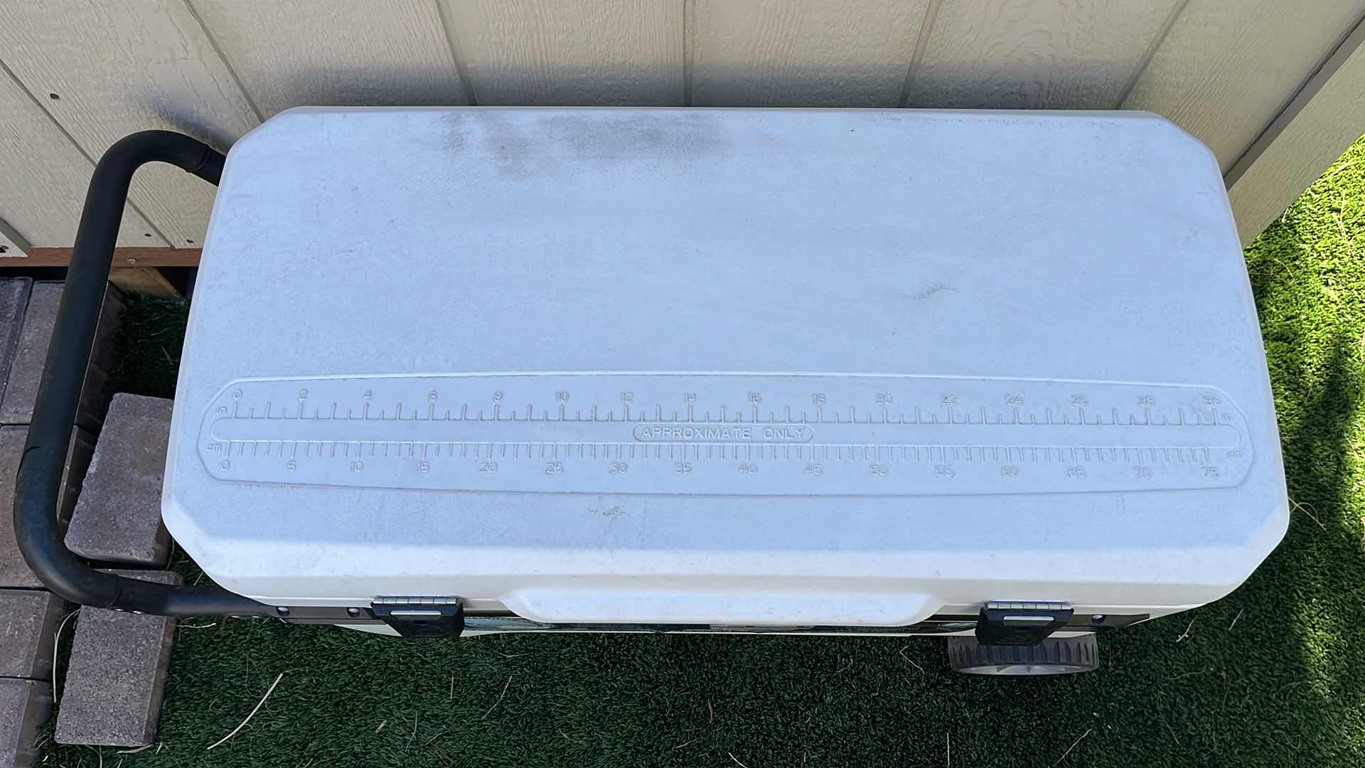 Photo 4 of IGLOO GILDE ROLLER PREMIUM COOLER ICE CHEST 110QT 40” X 18” H20”