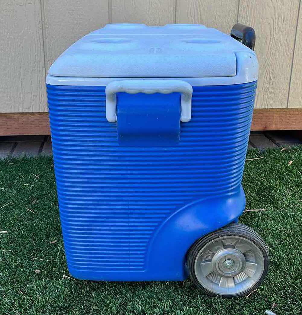 Photo 5 of RUBBERMAID ROLLING COOLER ICE CHEST 30” X 15.5” H19”