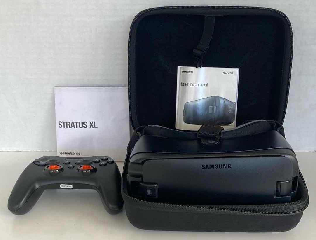 Photo 1 of STEELSERIES STRATUS XL REMOTE CONTROLLER & SAMSUNG OCULUS GEAR VR