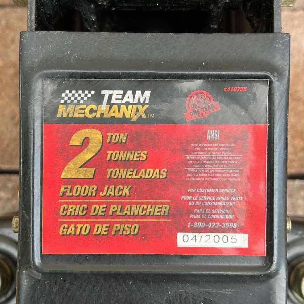 Photo 4 of TEAM MECHANIX 2 TON VEHICLE FLOOR JACK 410755