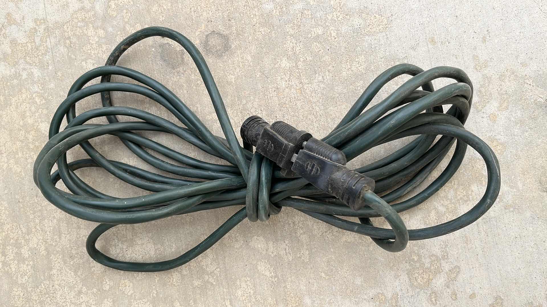 Photo 3 of EXTENSION CORDS-VARIOUS SIZES (3)