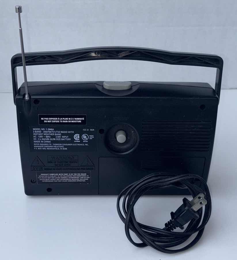 Photo 3 of VINTAGE GE PORTABLE AM/FM RADIO W INSTANT WEATHER & TV BAND (MODEL 7-2946A)