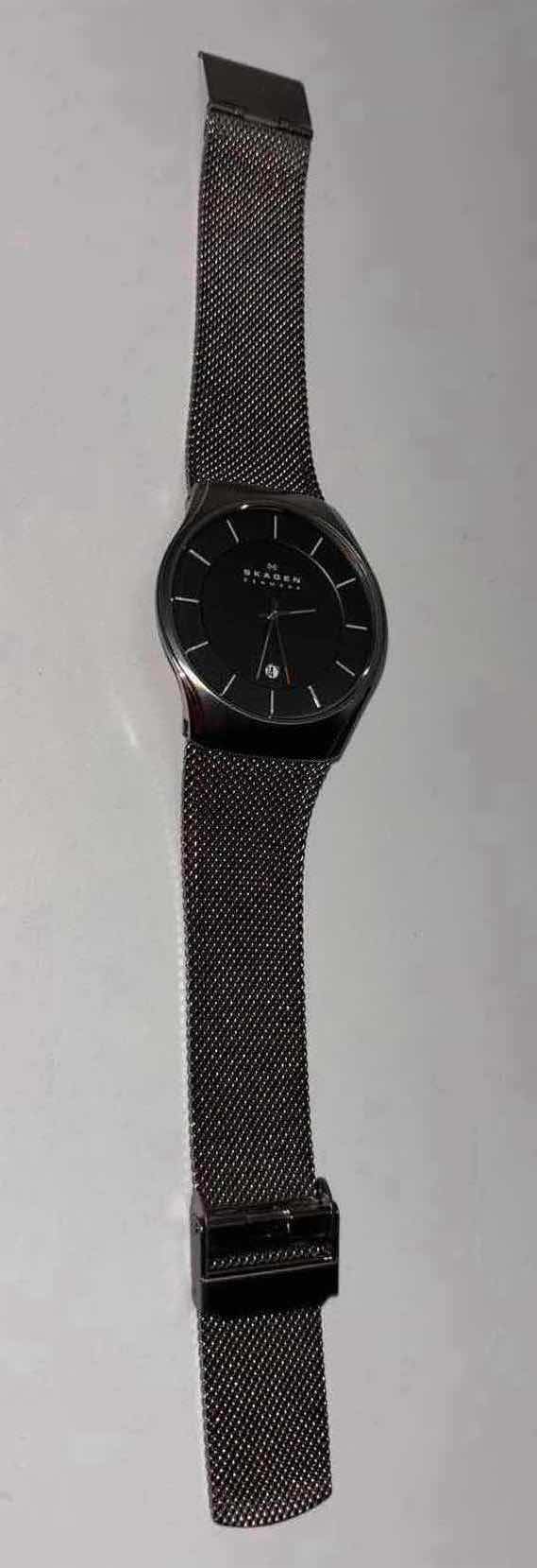 Photo 2 of SKAGEN DENMARK MENS GRAY MESH STRAPS ANALOG DIAL QUARTZ GENUINE WATCH (SKW6140)