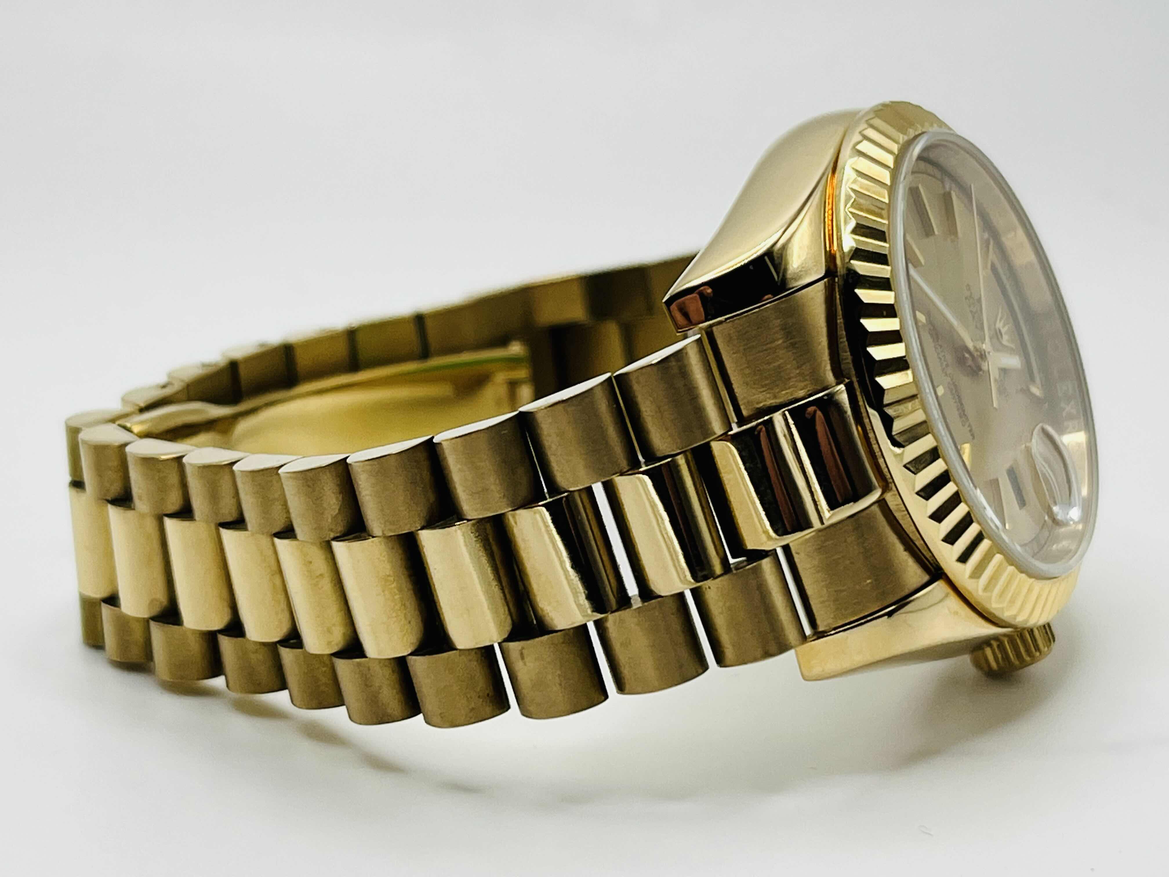 Photo 2 of ROLEX OYSTER PERPETUAL DAY-DATE  YELLOW GOLD FINISH REPLICA MENS WATCH SIZE S-M (GENEVA SWISS MADE STEELINOX ROLEXS CLS 72200)