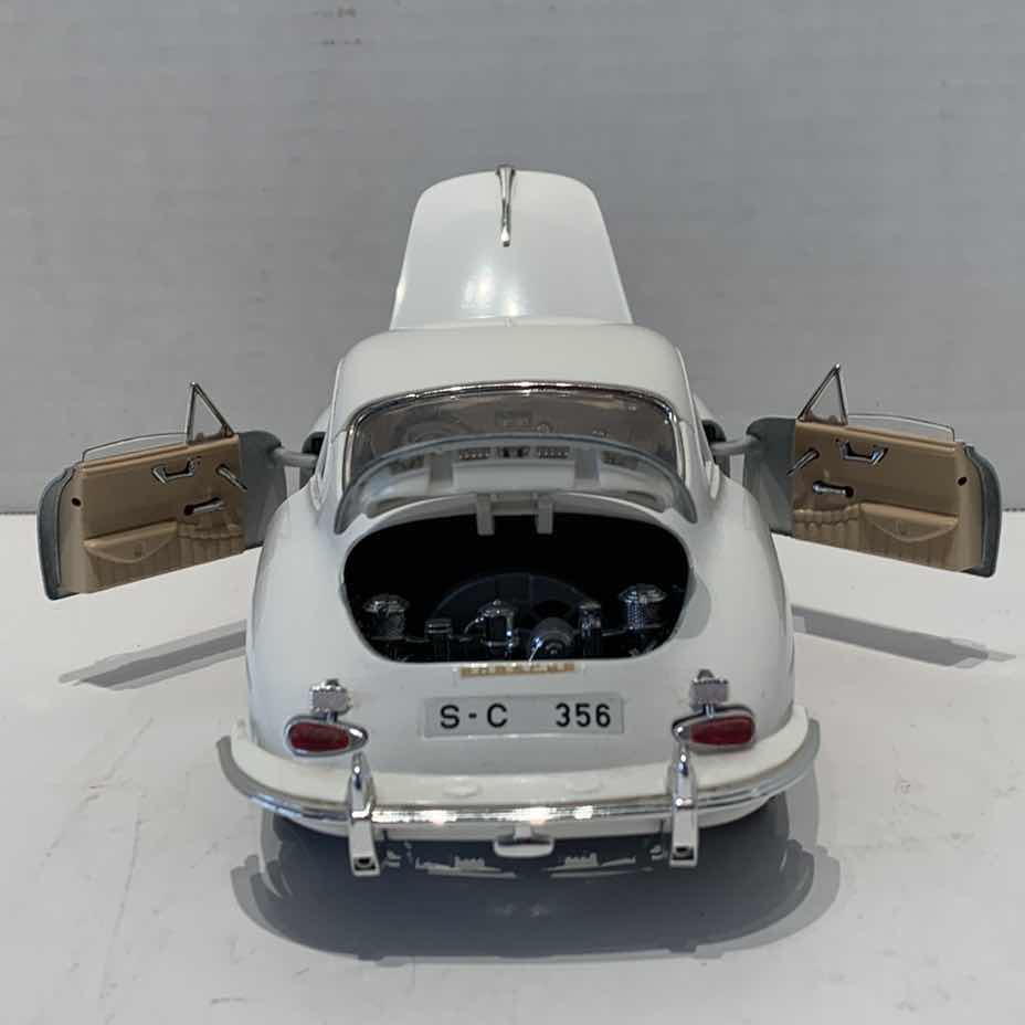 Photo 2 of REPLICA BURAGO PORCHE 356 REPLICA
YEAR: 1961 SCALE: 1/18