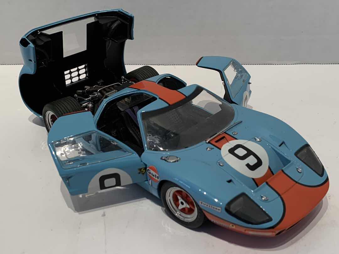 Photo 3 of REPLICA FORD GT-40 #9 YEAR:1968 SCALE: 1/20 WITH COLLECTORS CASE