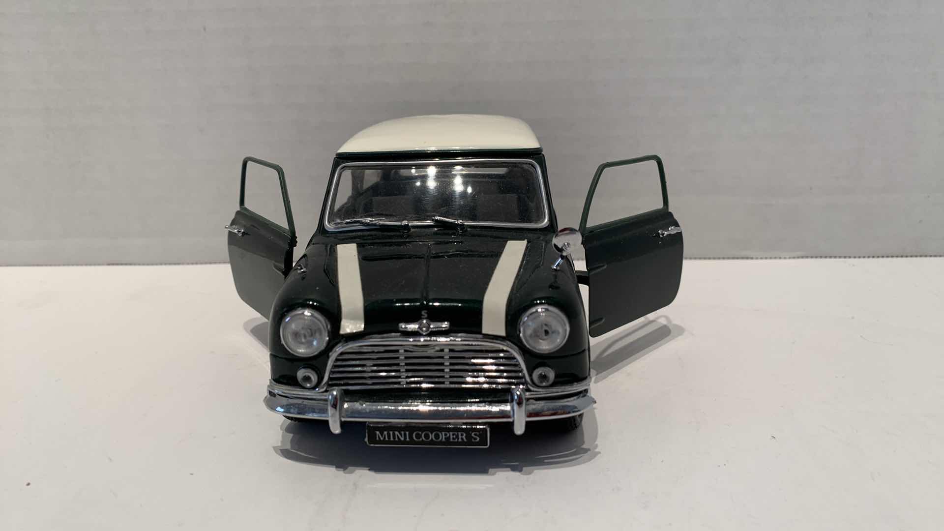 Photo 3 of THE 1275S MINI COOPER “S” SCALE: 1/18