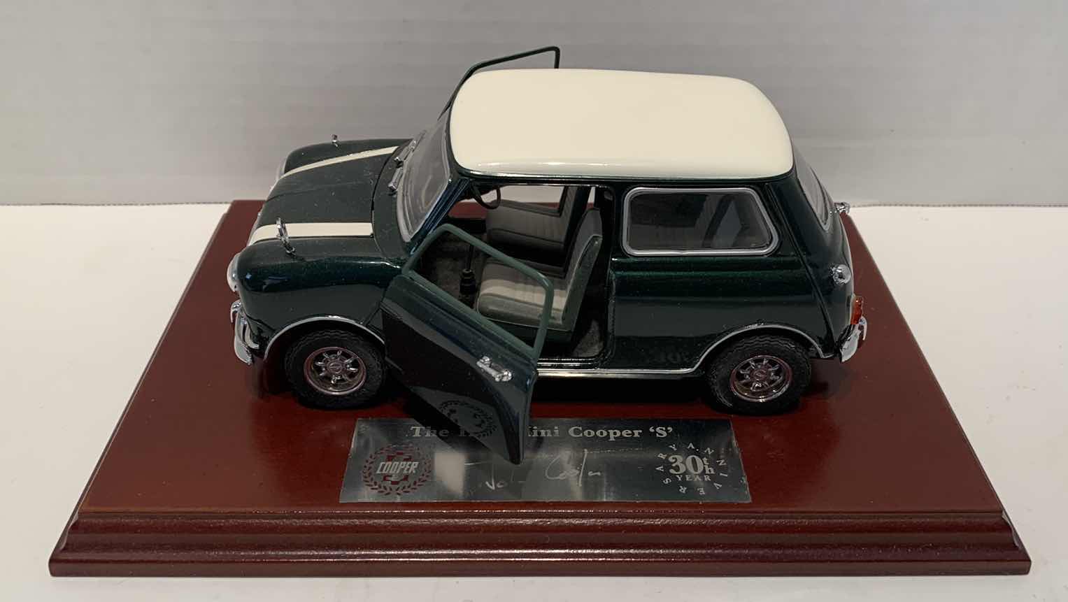 Photo 2 of THE 1275S MINI COOPER “S” SCALE: 1/18