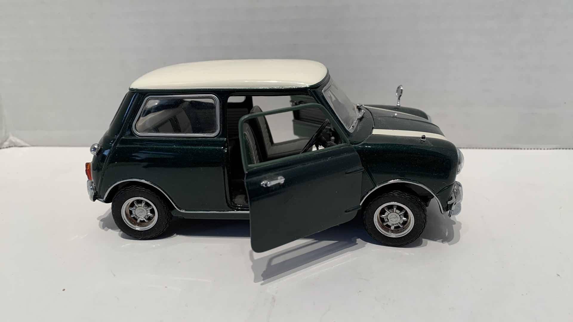 Photo 4 of THE 1275S MINI COOPER “S” SCALE: 1/18