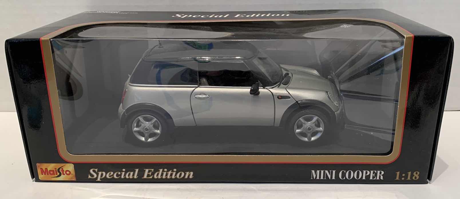 Photo 1 of REPLICA MAISTO SPECIAL EDITION MINI COOPER SCALE: 1/18