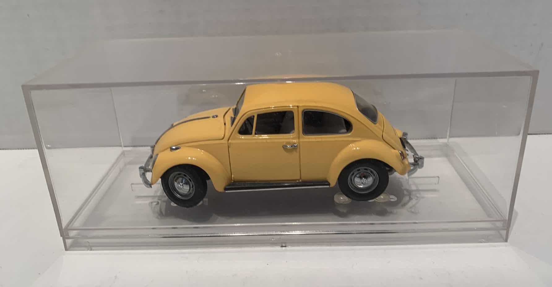 Photo 1 of REPLICA FRANKLIN MINT PRECISION MODELS VOLKSWAGEN BEETLE YELLOW YEAR: 1967 SCALE: 1/24