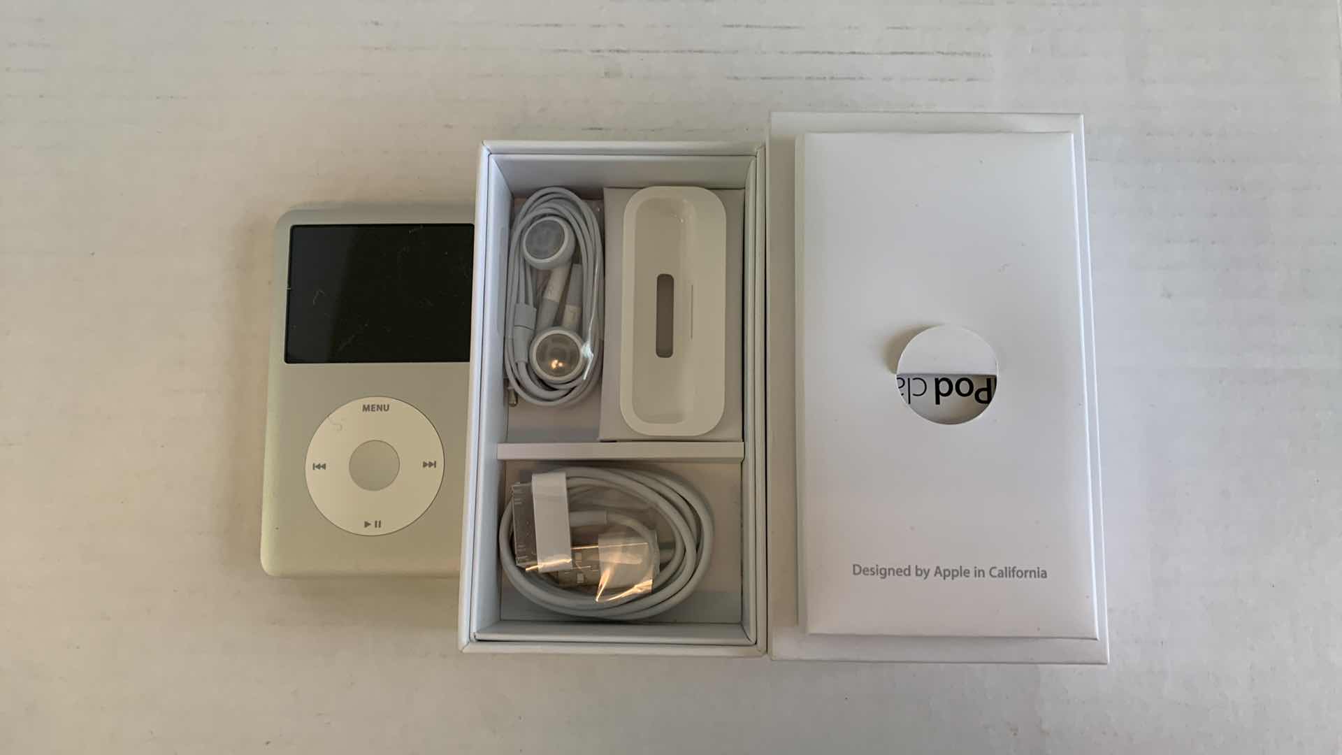 Photo 4 of SILVER APPLE IPOD CLASSIC 160GB