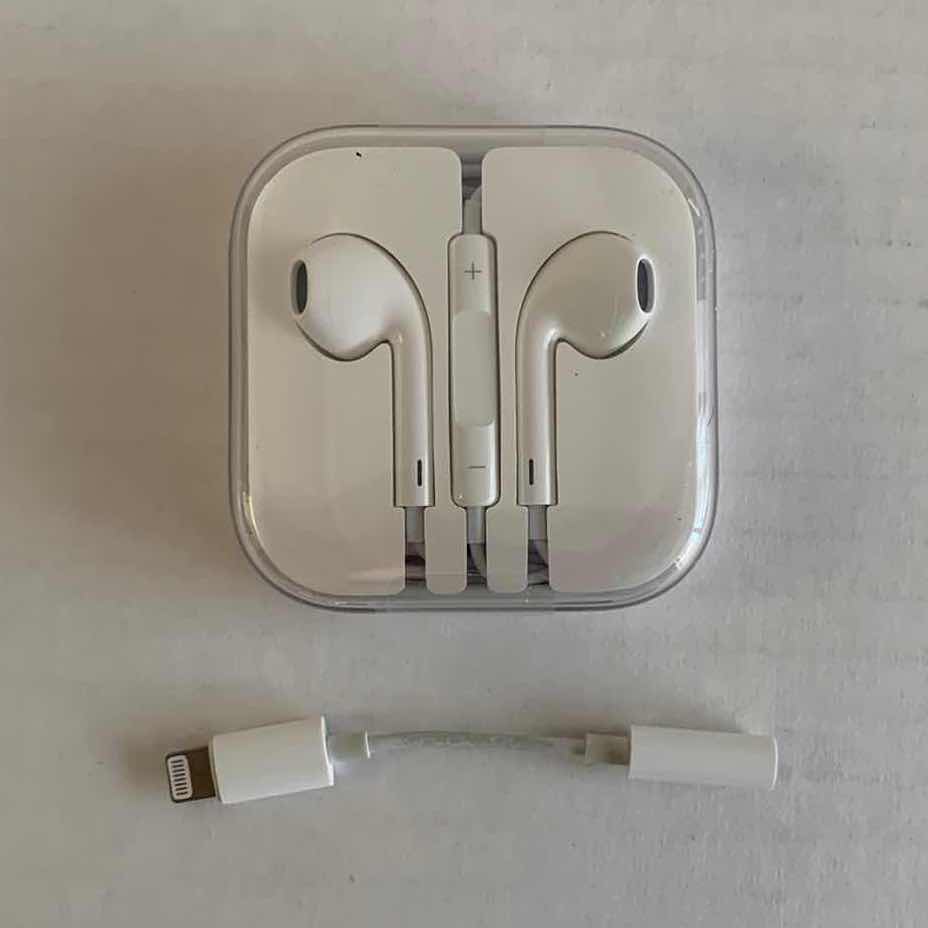 Photo 1 of APPLE EARBUDS WITH APPLE DONGLE