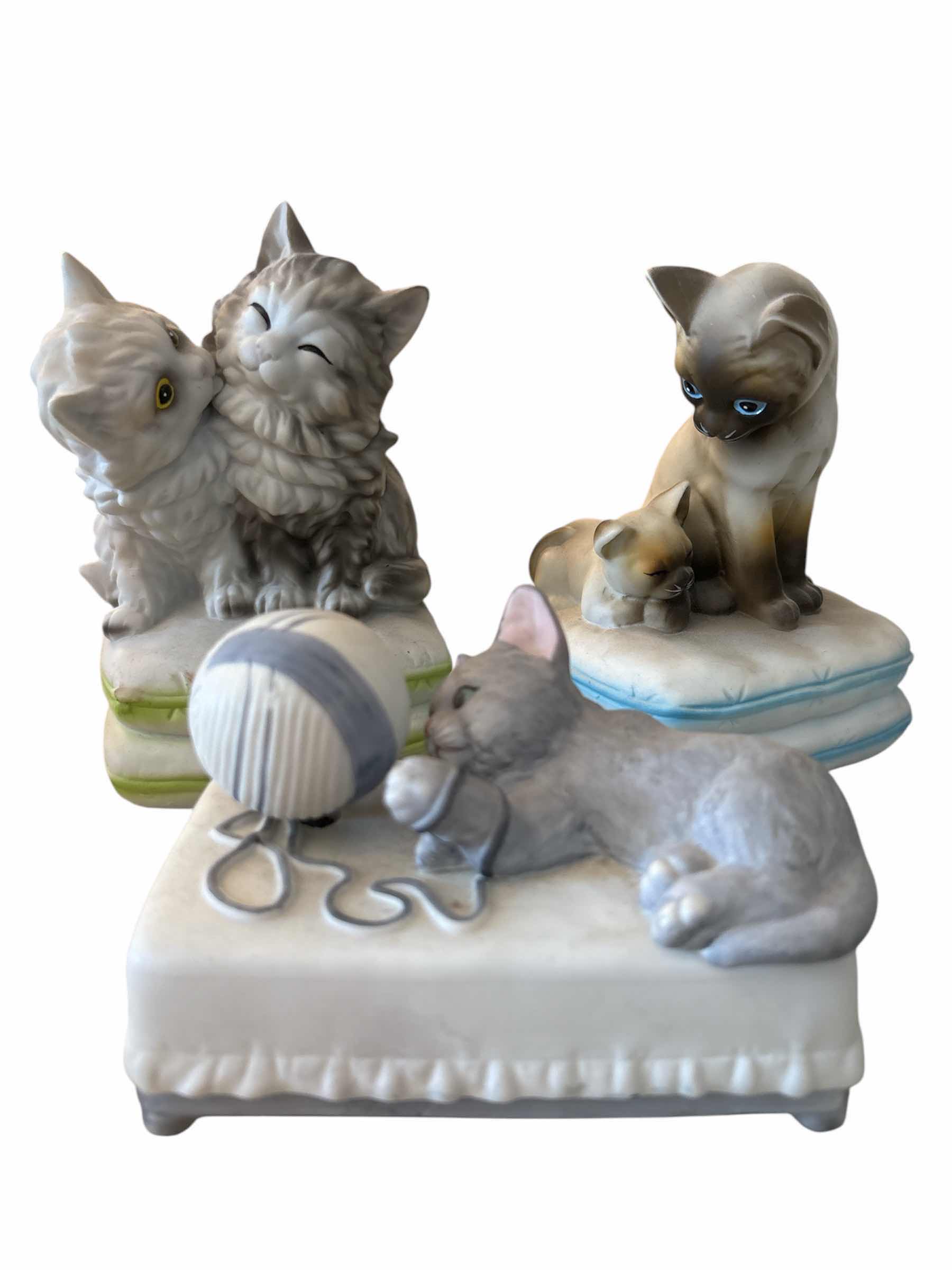 Photo 1 of PORCELAIN PLAYFUL CATS MUSIC BOXES - MADE IN JAPAN 

H6.5”