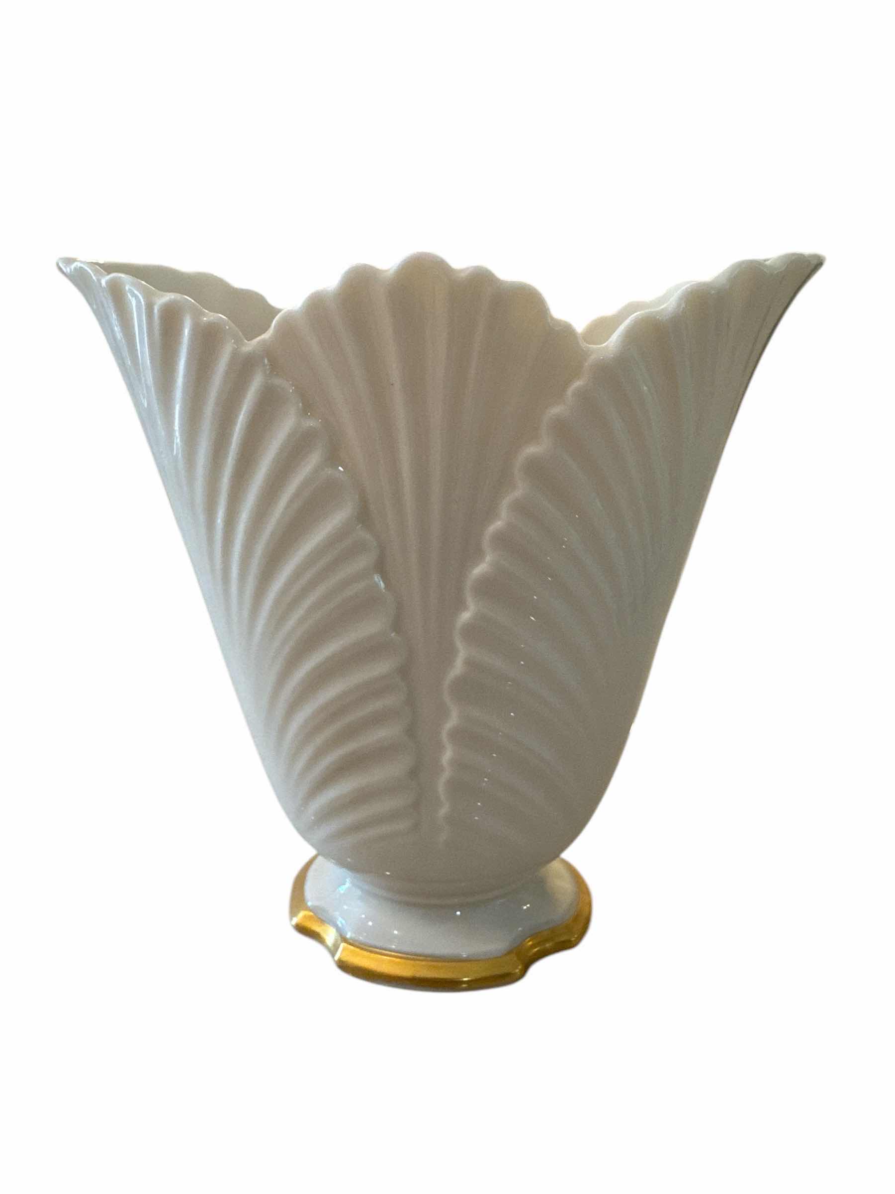 Photo 1 of LENOX USA VASE CORINTHIAN COLLECTION GOLD TRIM