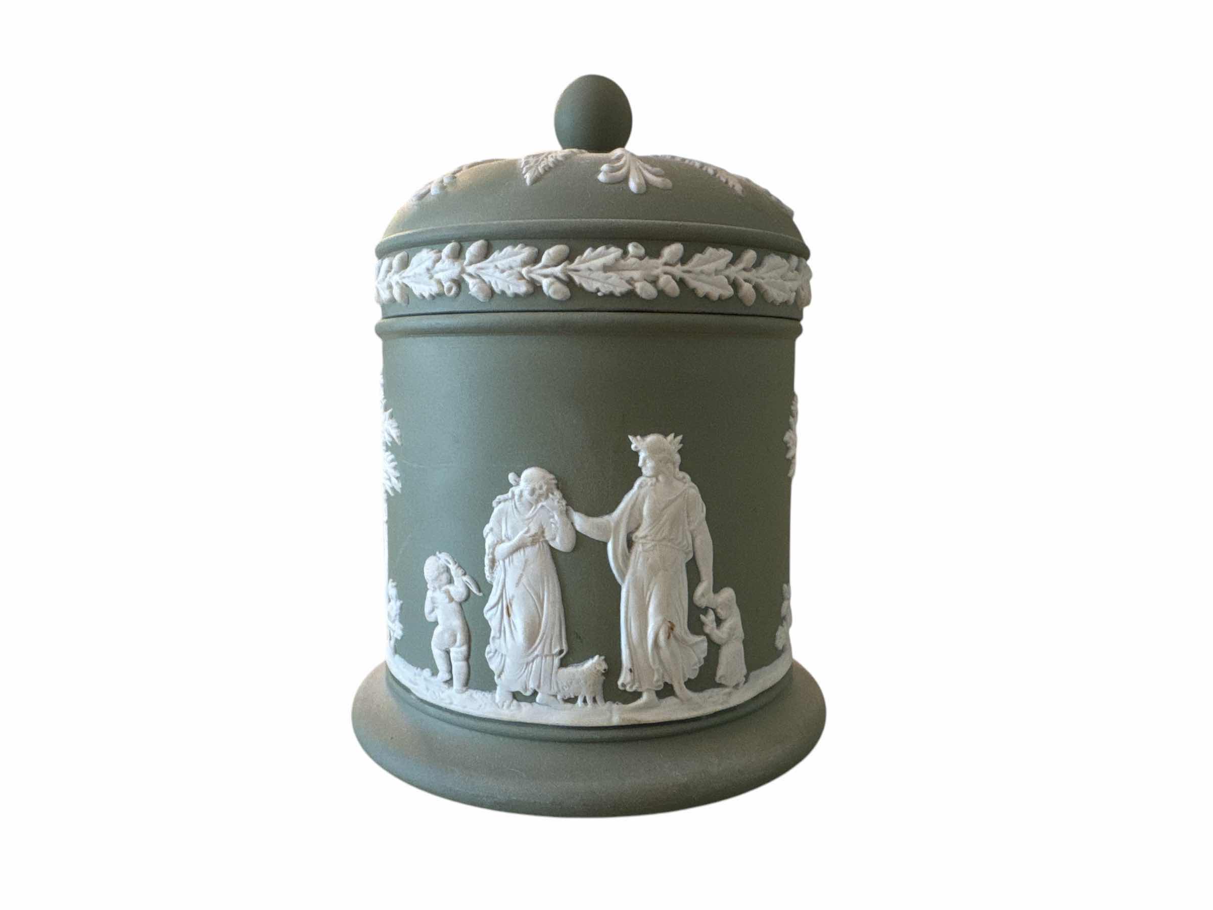 Photo 1 of LENOX USA VASE CORINTHIAN COLLECTION GOLD TRIM