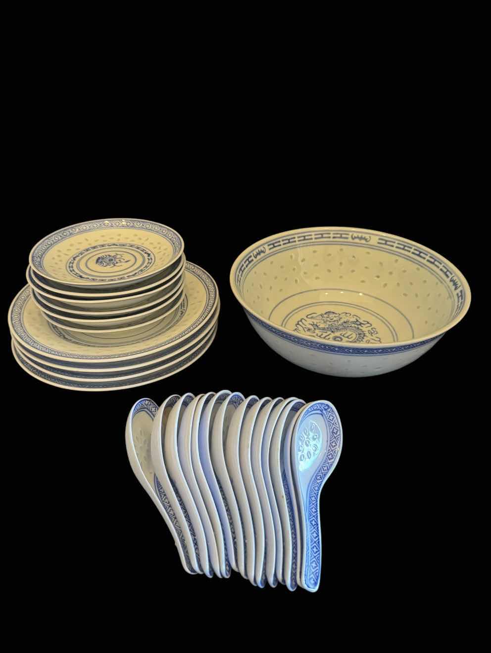 Photo 1 of VINTAGE BLUE/WHITE RICE EYE PORCELAIN CHINA SERVING BOWL, PLATES, AND SOUP SPOONS, 25 ITEMS

SERVING BOWL 
8.5” X H3.5”
PLATE
D8”
SMALL PLATE
D5.5”
SOUP SPOON
5.5” X H1.5”