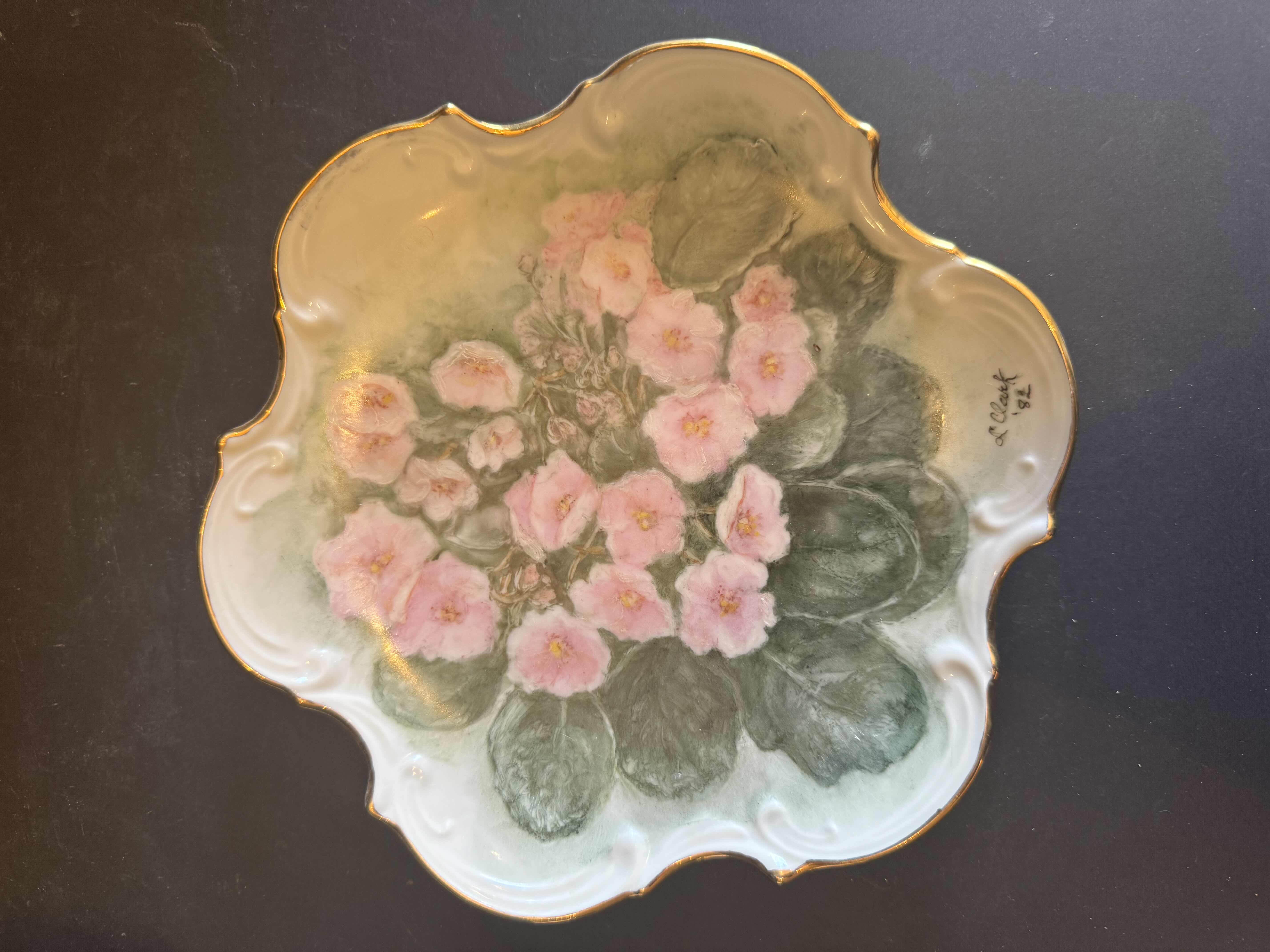 Photo 1 of VINTAGE L. CLARK PORCELAIN COLLECTION PLATES, 3 ITEMS

PINK FLORAL 1992 - D8”,
PURPLE FLORAL - D6.5”,
FLORAL BUTTERFLY - D7.5”