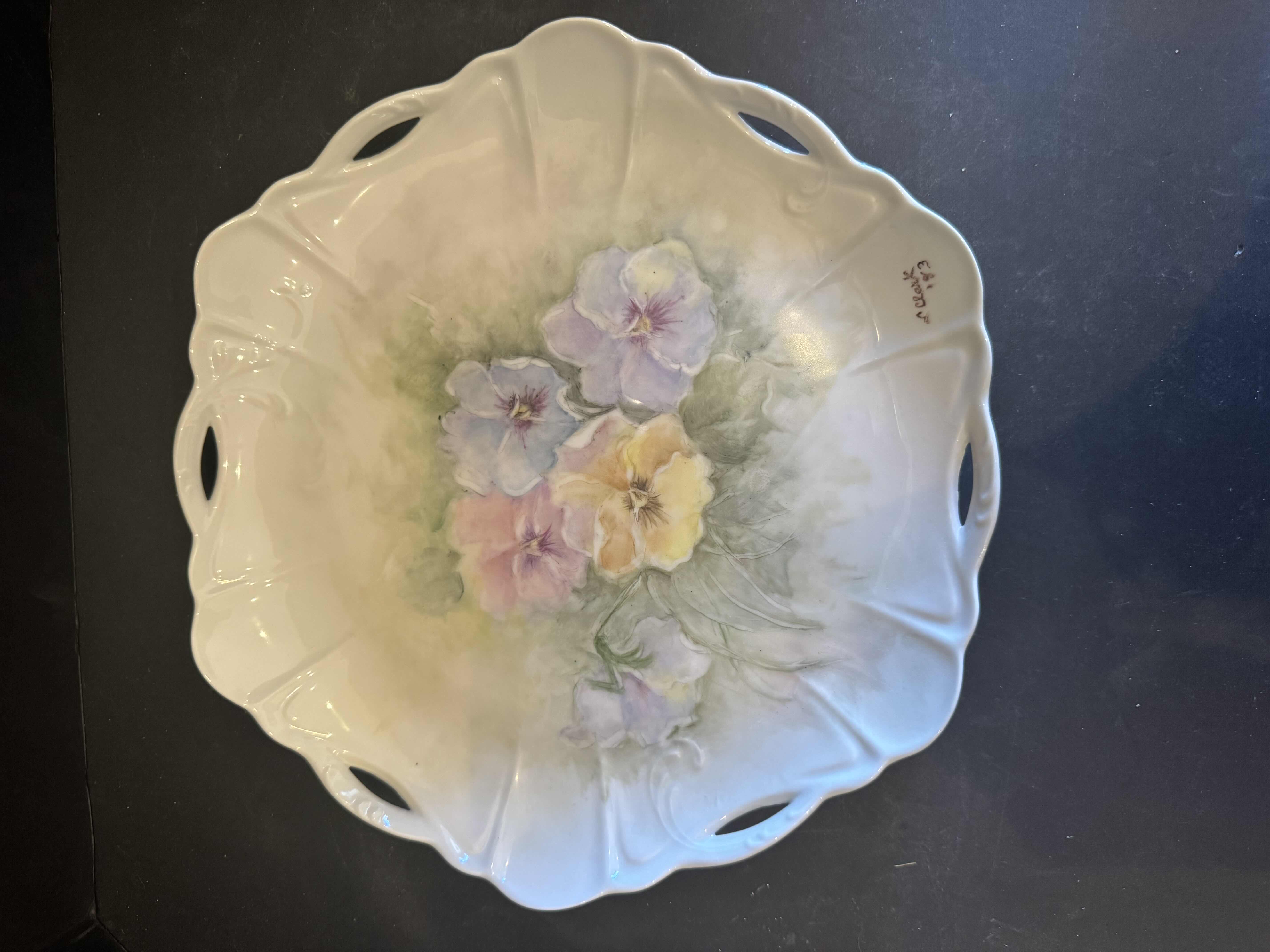 Photo 1 of VINTAGE L. CLARK PORCELAIN COLLECTABLE PLATES, 1983 AND 1987

FLORAL PLATE
D10.25”
WINTER LANDSCAPE 
D9.5”