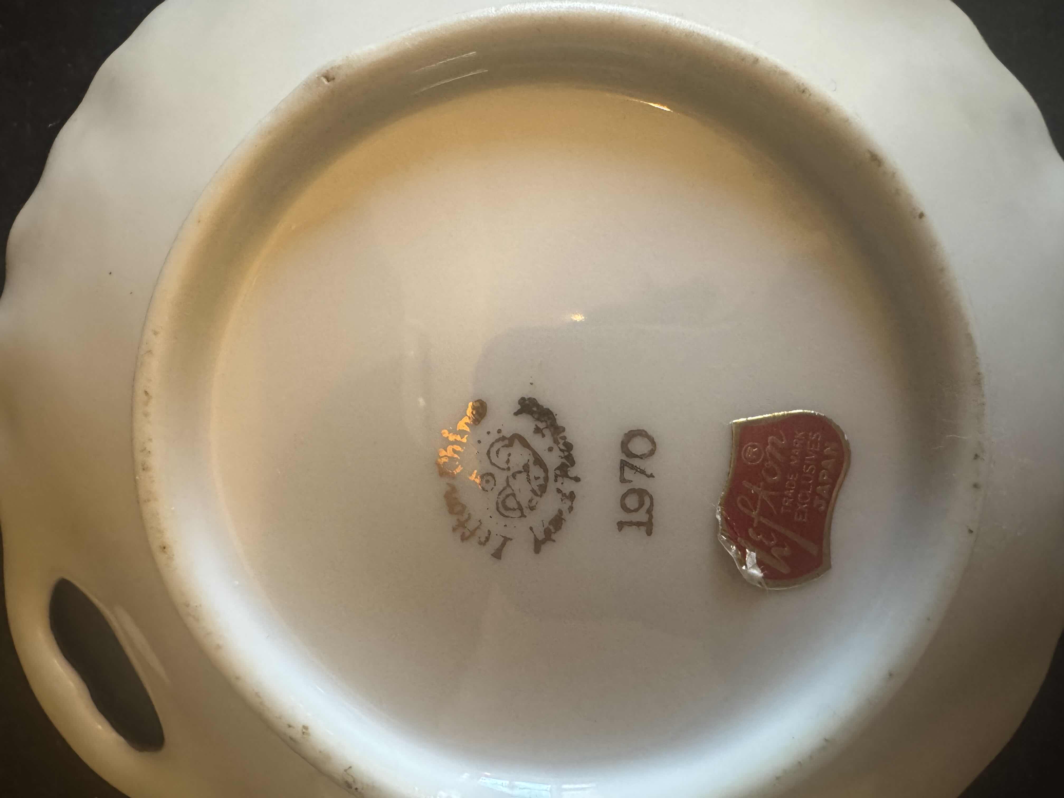 Photo 1 of VINTAGE PORCELAIN COLLECTION, FINE CHINA, L. CLARK AND LEFTON, PLATES, CANDY DISH, AND TEABAG HOLDER

BUTTERFLY DISH
9.5” X 6.5” X H1”
FLORAL DISH
D8.25”
FLORAL CANDY DISH
D5.25”
TEABAG HOLDER
D4.25”