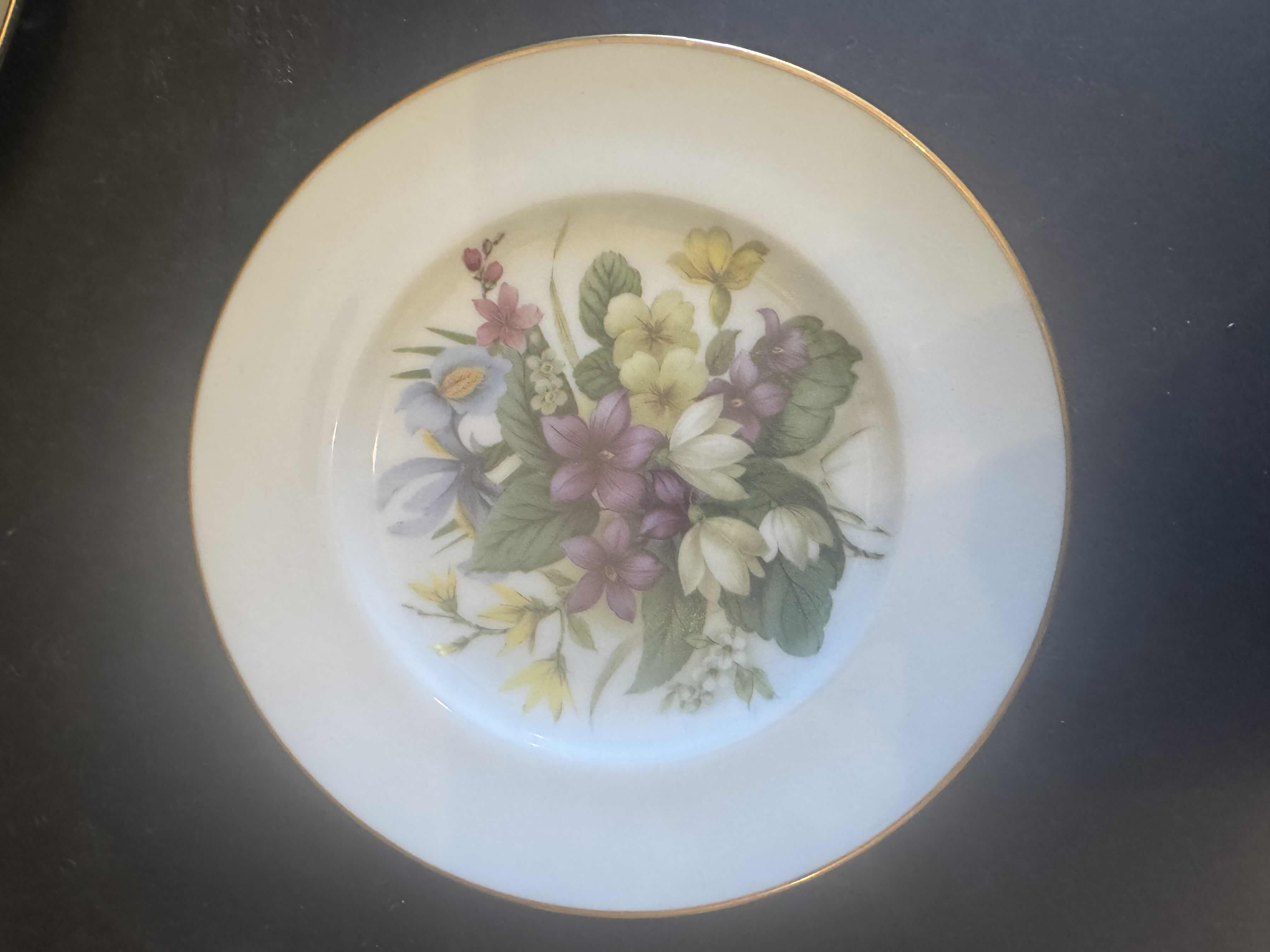 Photo 1 of VINTAGE PORCELAIN COLLECTION, FINE CHINA, L. CLARK AND LEFTON, PLATES, CANDY DISH, AND TEABAG HOLDER

BUTTERFLY DISH
9.5” X 6.5” X H1”
FLORAL DISH
D8.25”
FLORAL CANDY DISH
D5.25”
TEABAG HOLDER
D4.25”