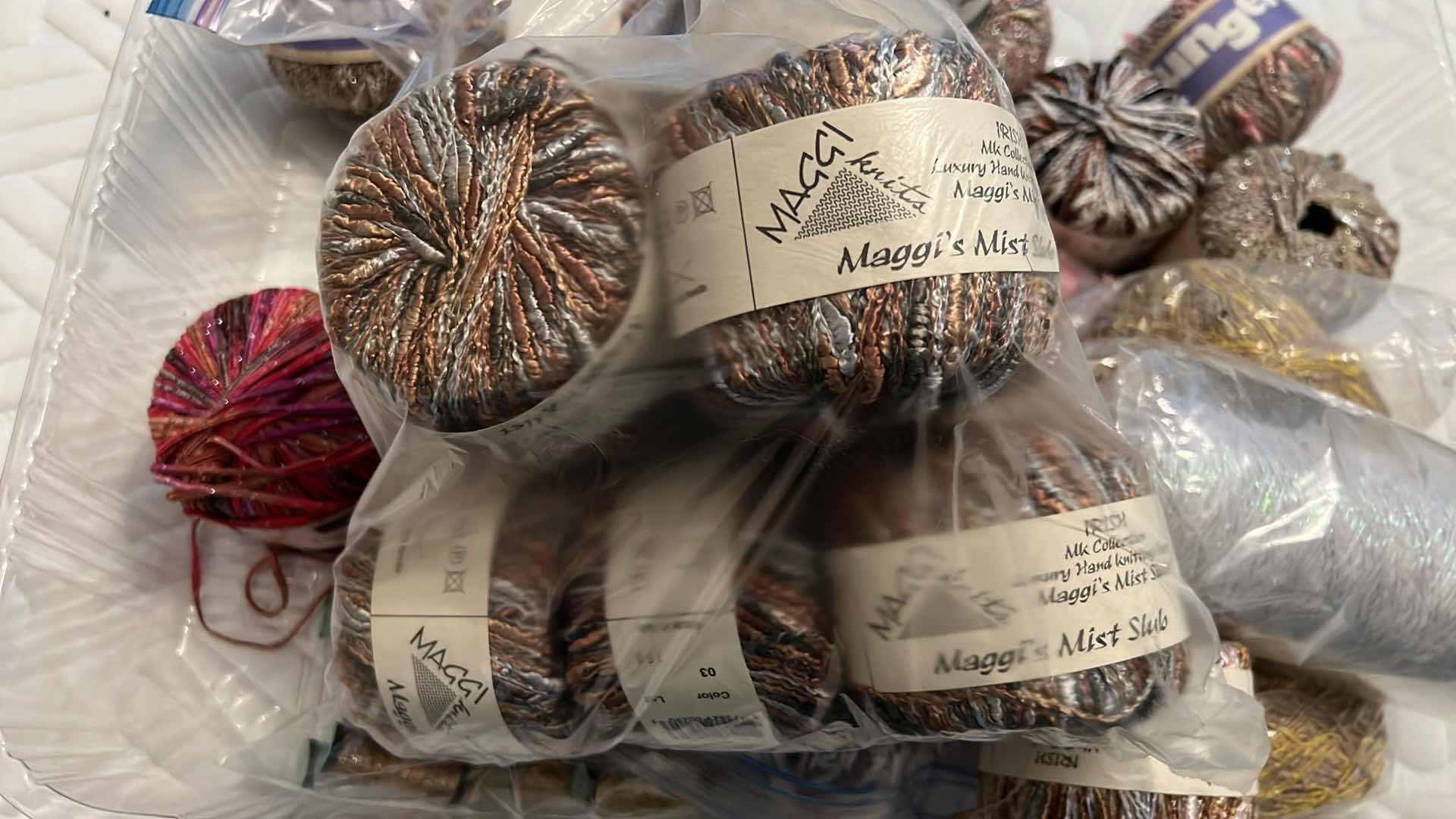 Photo 1 of FLAT OF YARN, THREAD AND MORE